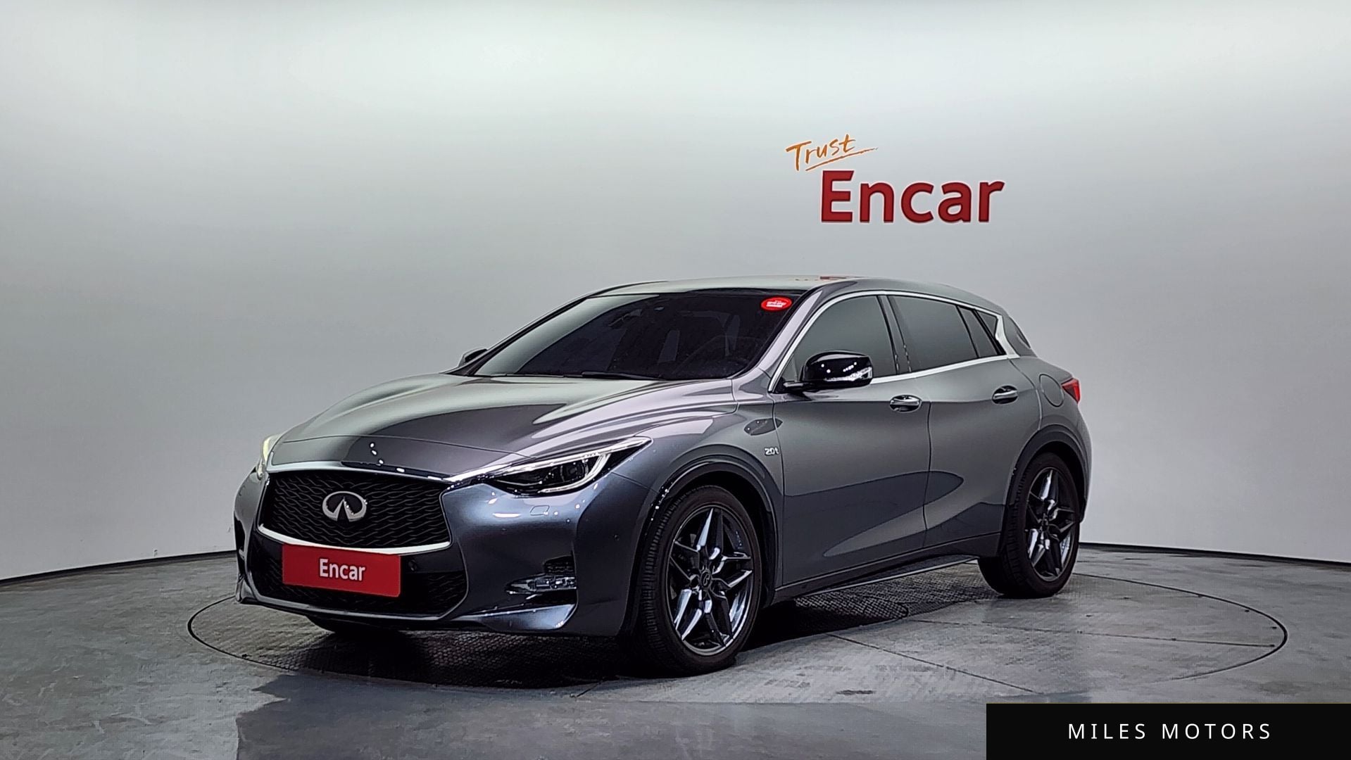 Infiniti Q30 2017 — фото 1 из 12