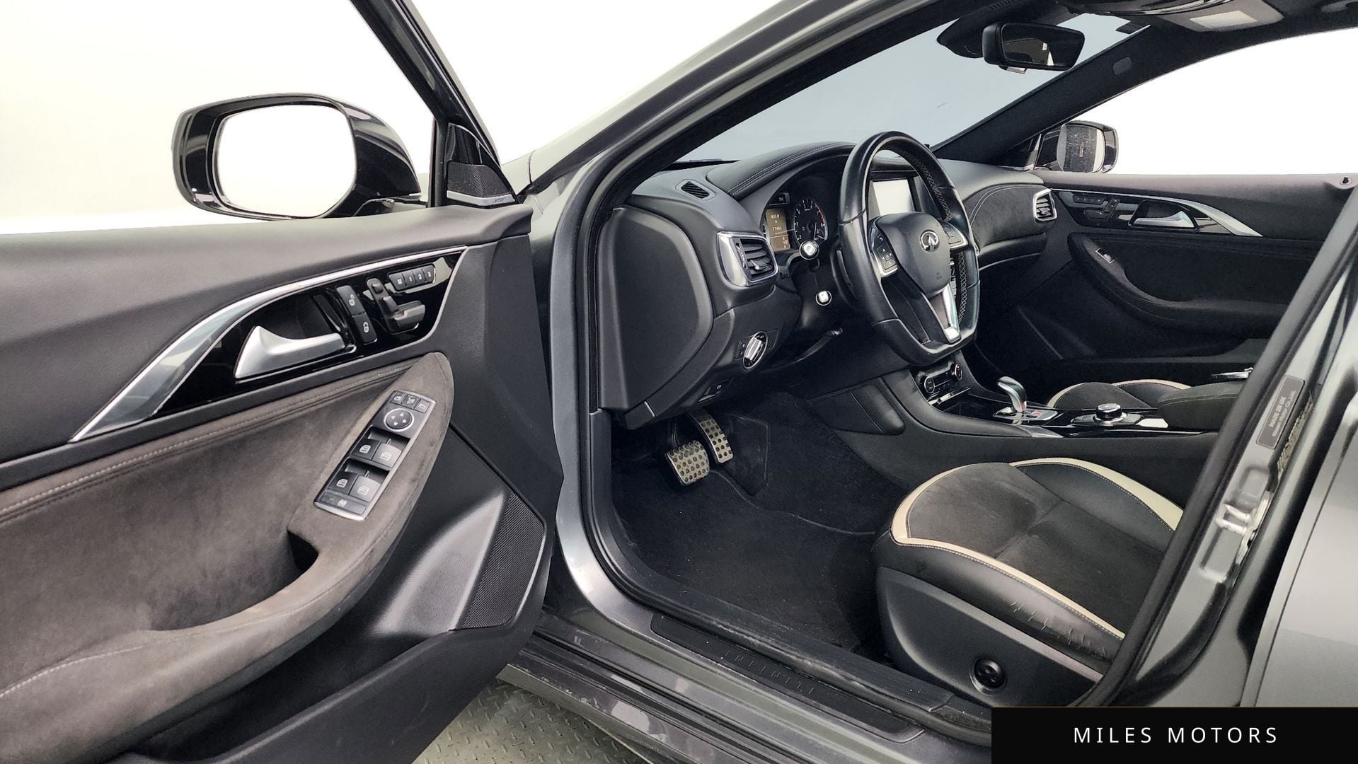 Infiniti Q30 2017 — миниатюра 10