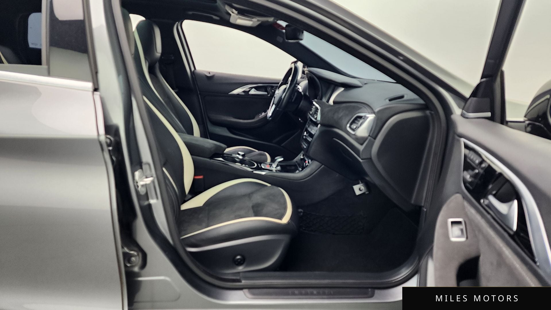 Infiniti Q30 2017 — миниатюра 11