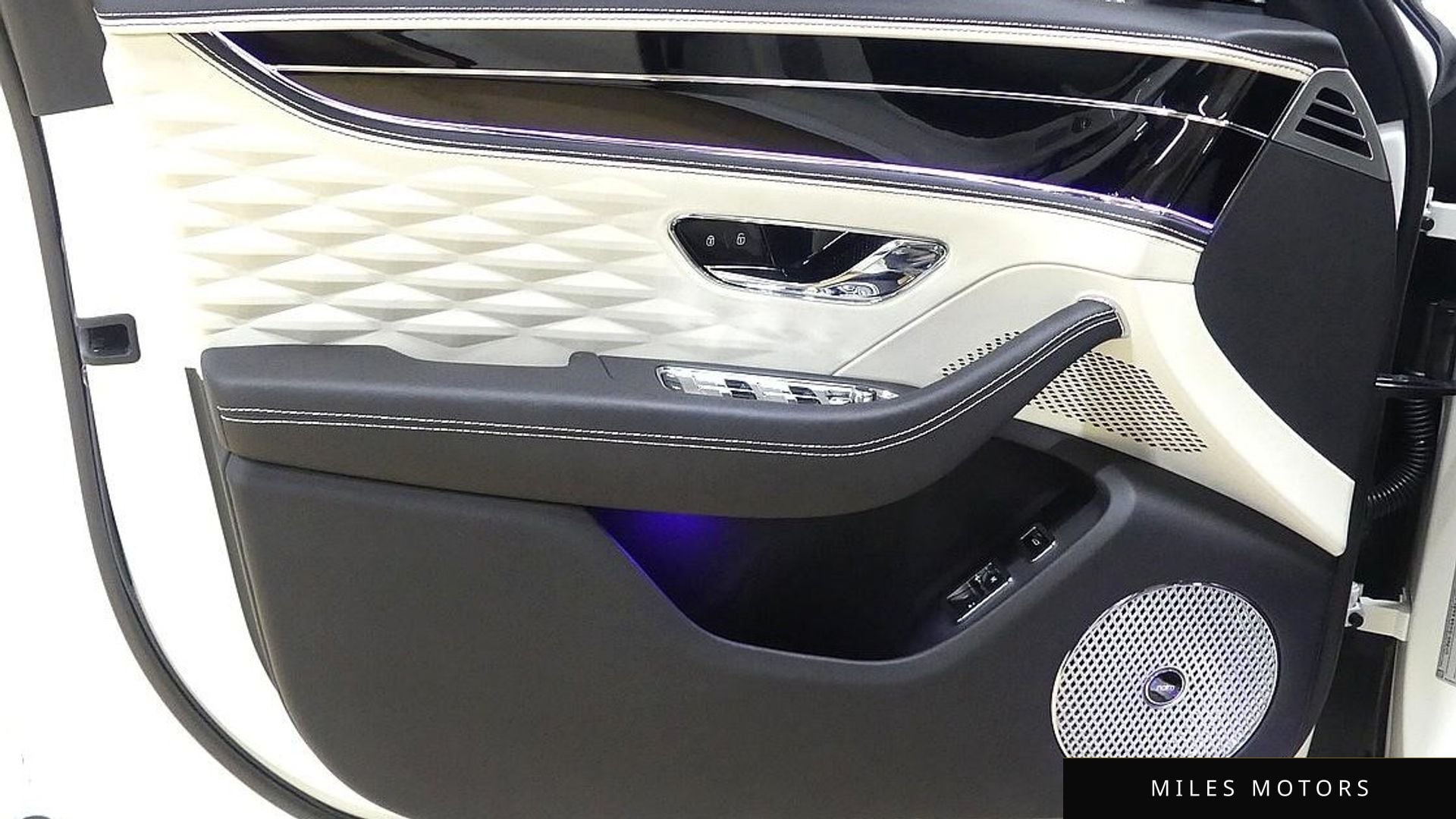 Bentley 플라잉스퍼 2023 — миниатюра 10