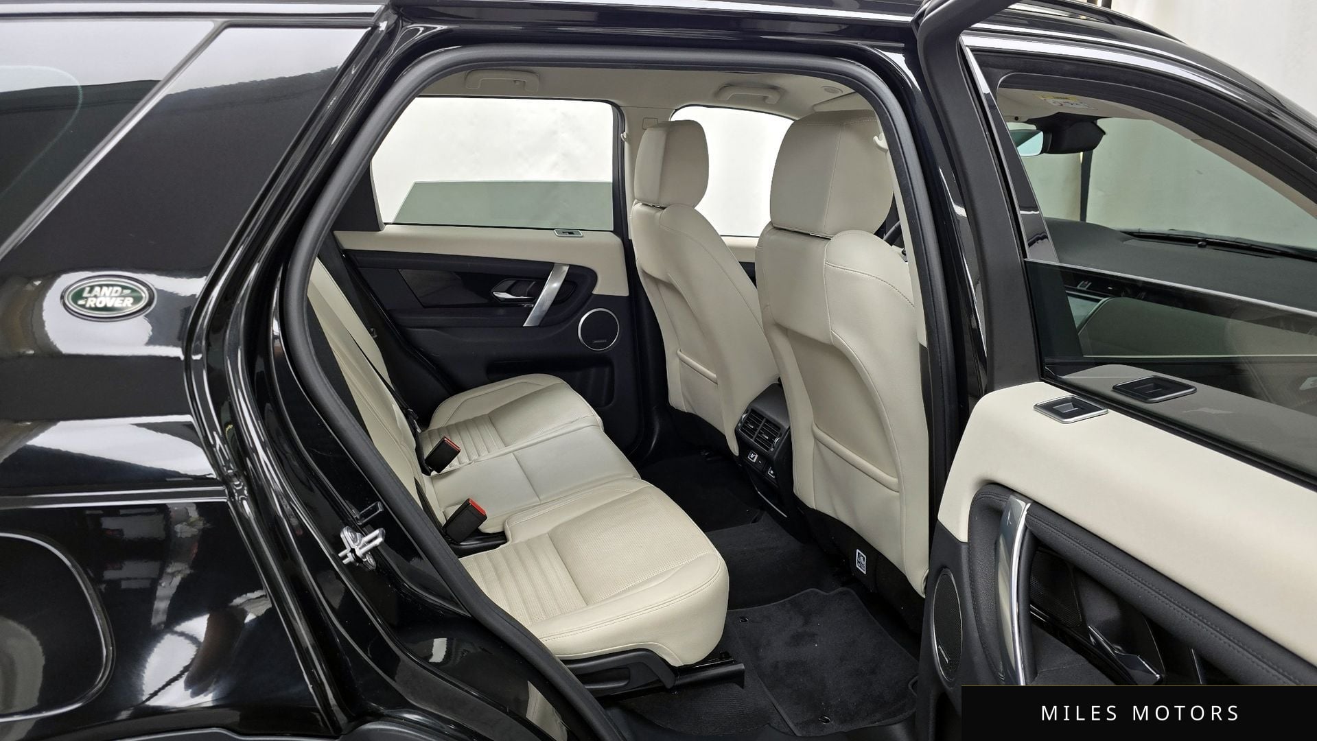 Land Rover Discovery Sport 2023 — миниатюра 12