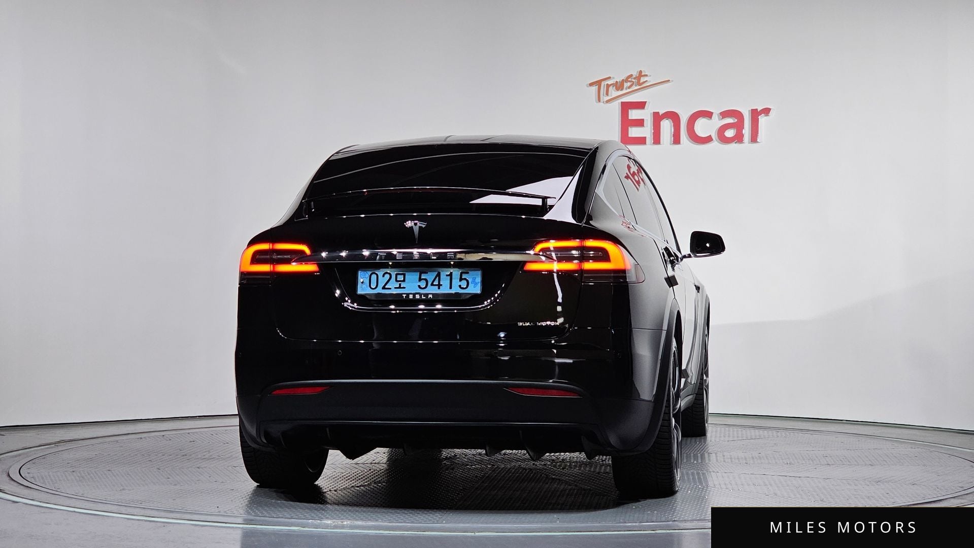 Tesla 모델 X 2020 — миниатюра 3