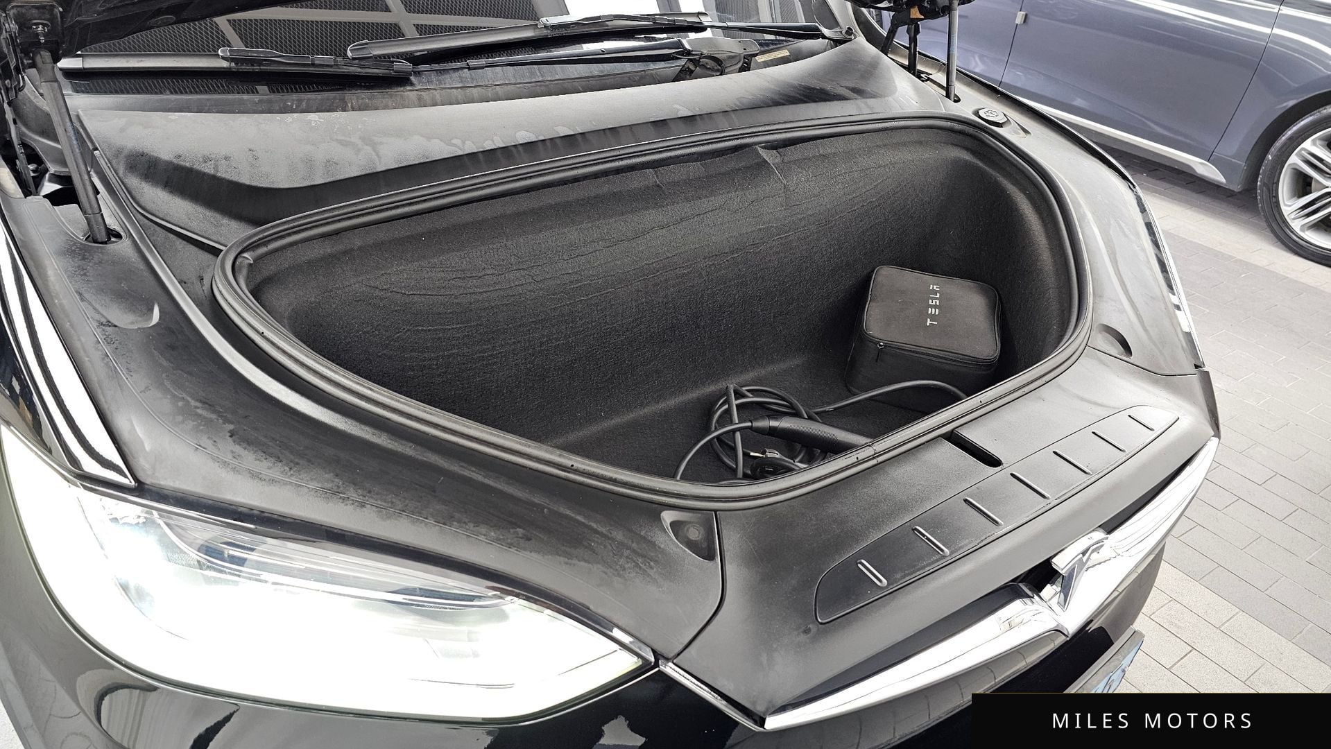 Tesla 모델 X 2020 — миниатюра 5