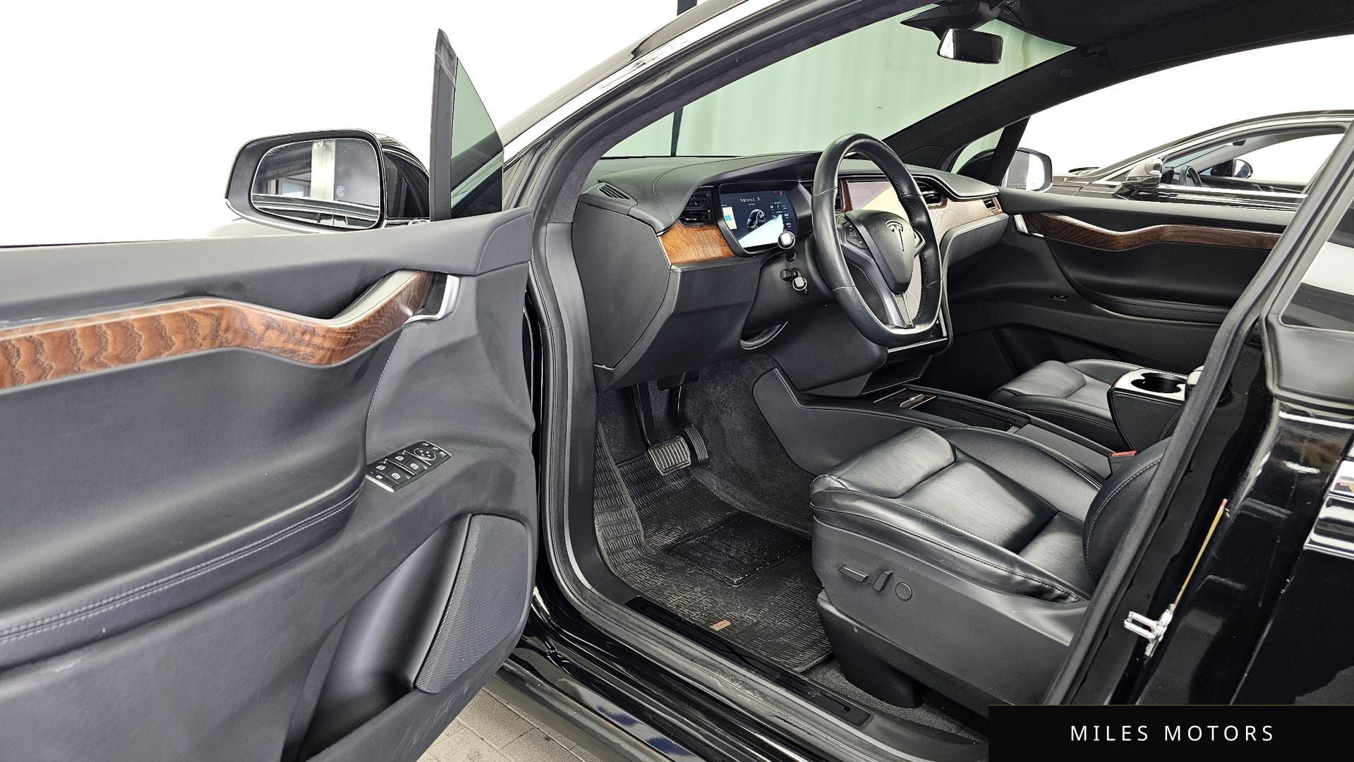 Tesla 모델 X 2020 — миниатюра 9