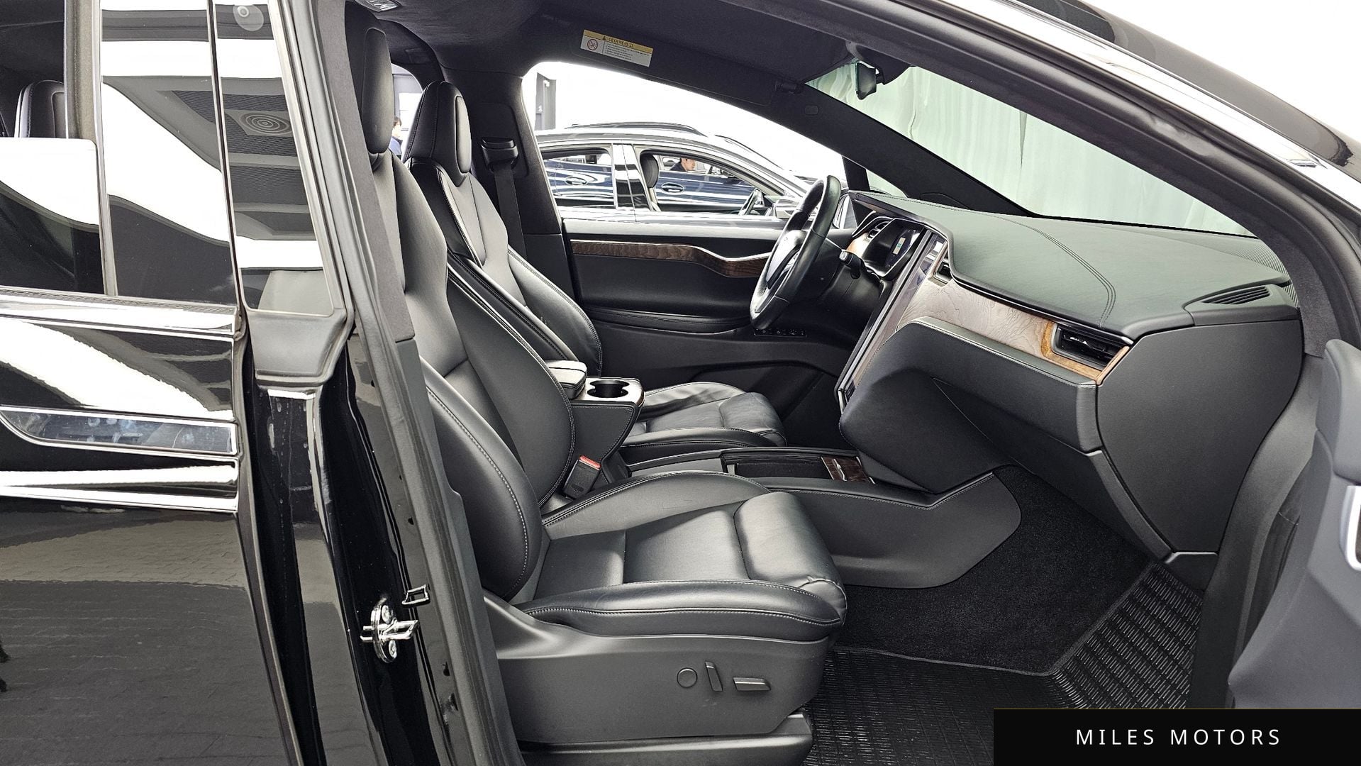 Tesla 모델 X 2020 — миниатюра 11