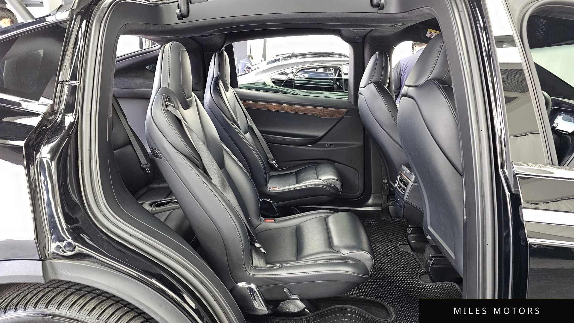 Tesla 모델 X 2020 — миниатюра 12