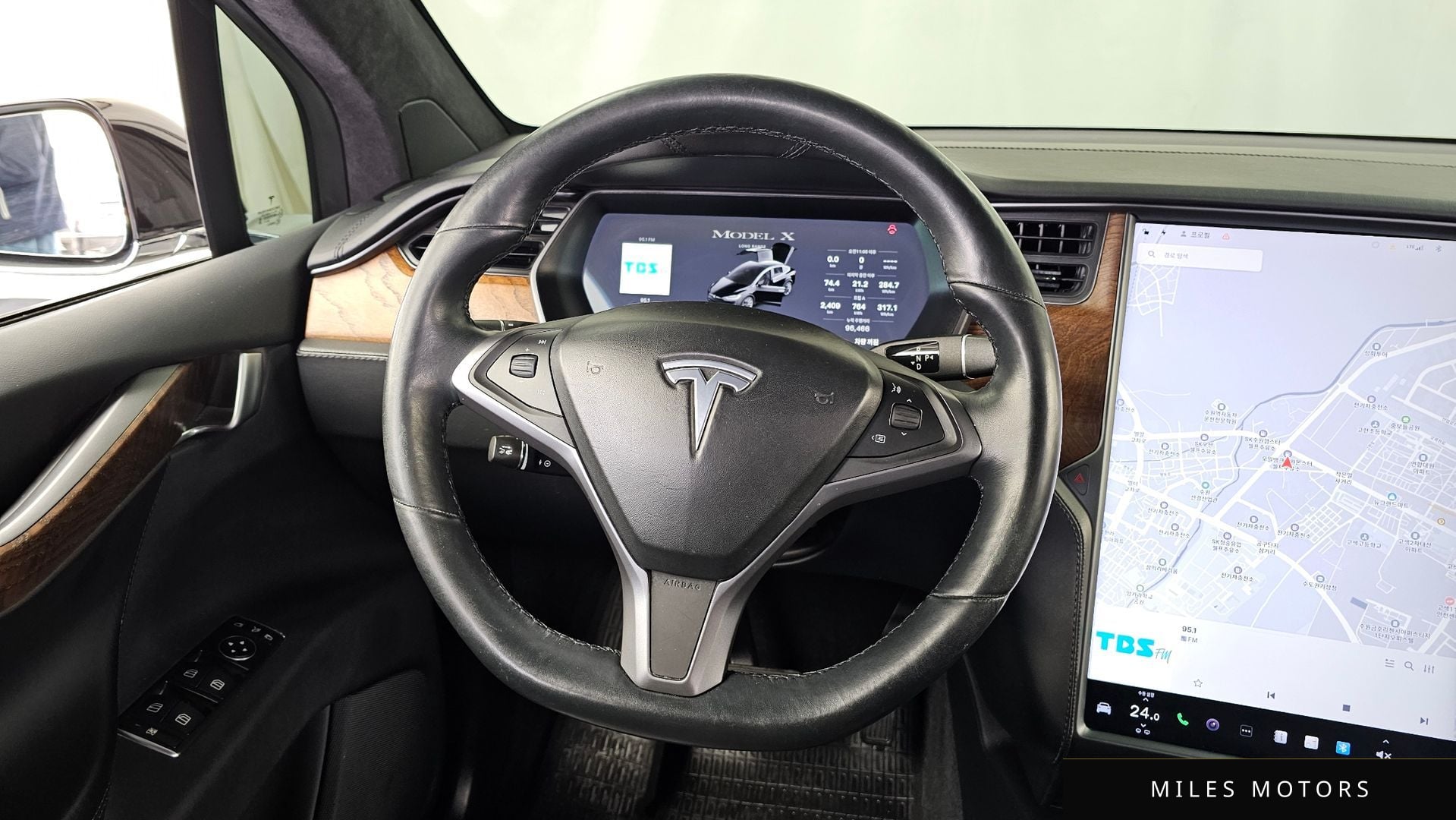 Tesla 모델 X 2020 — миниатюра 13