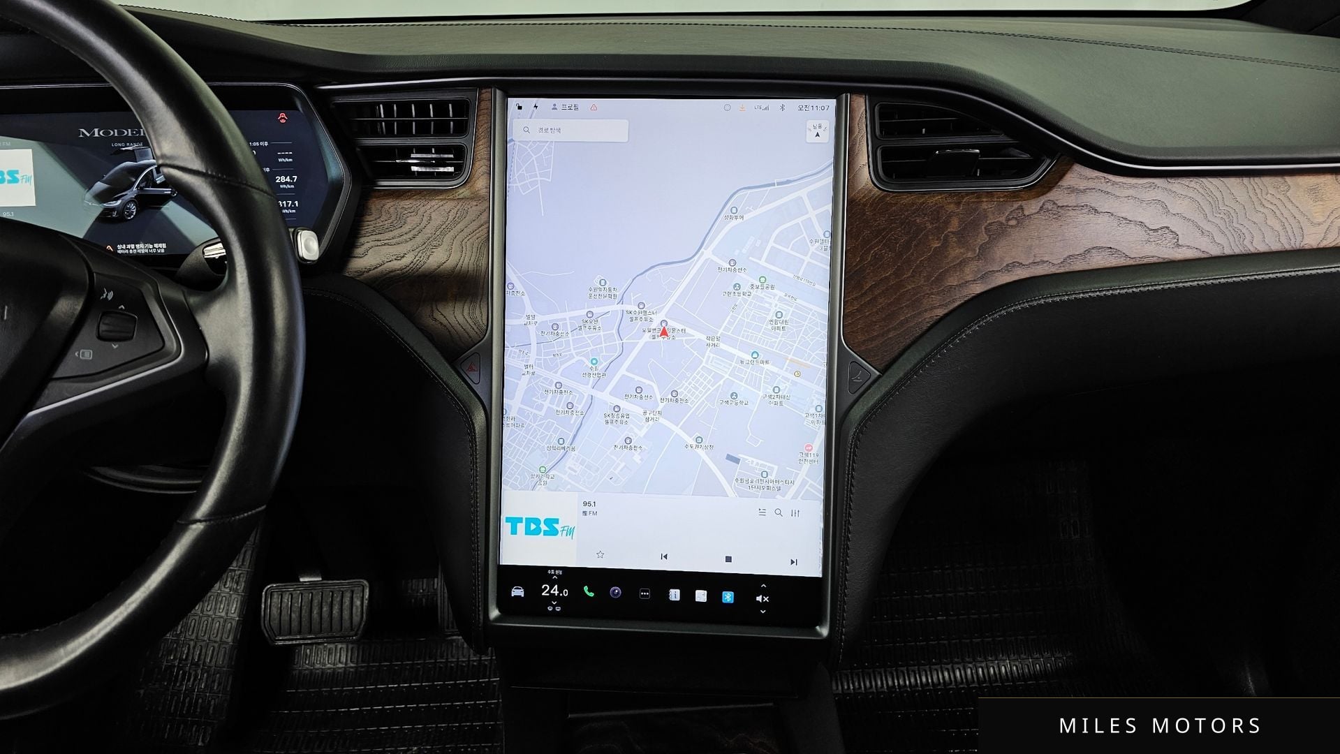Tesla 모델 X 2020 — миниатюра 14