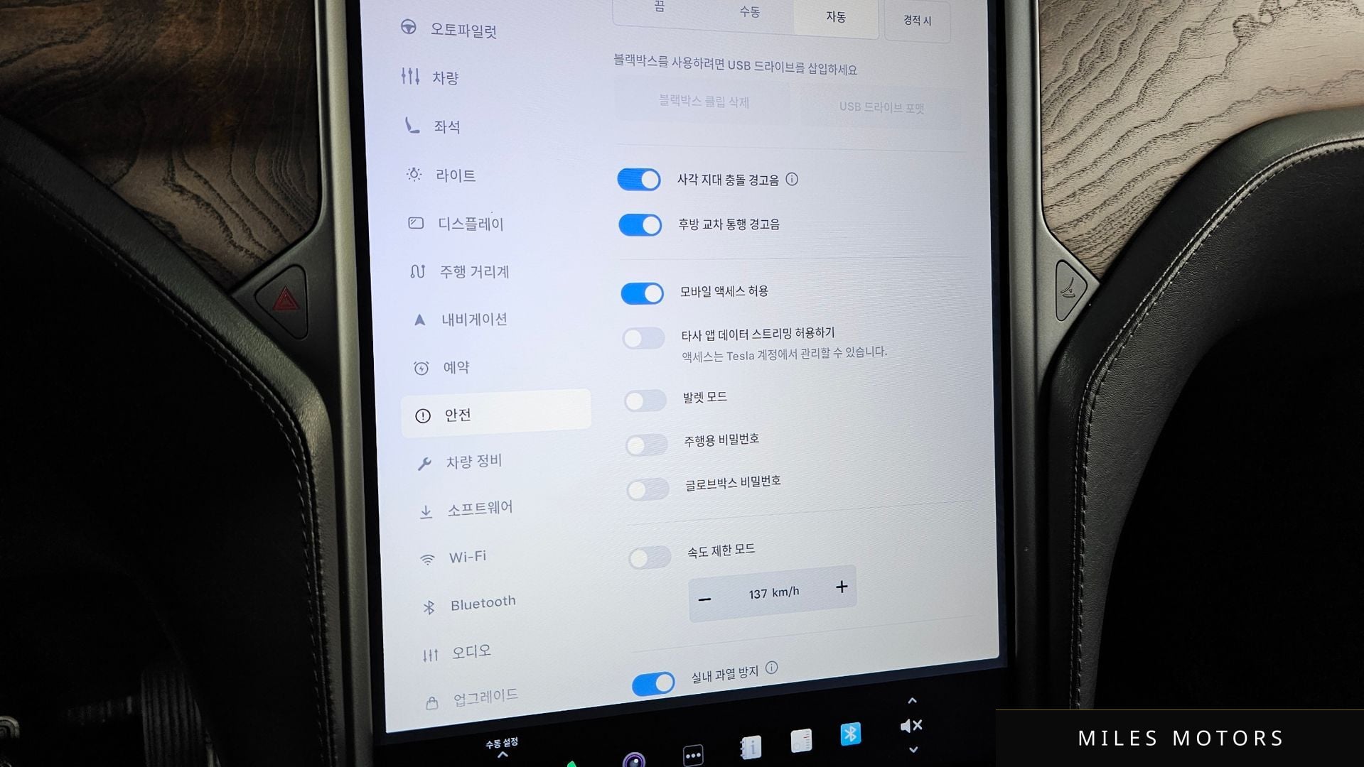 Tesla 모델 X 2020 — миниатюра 16
