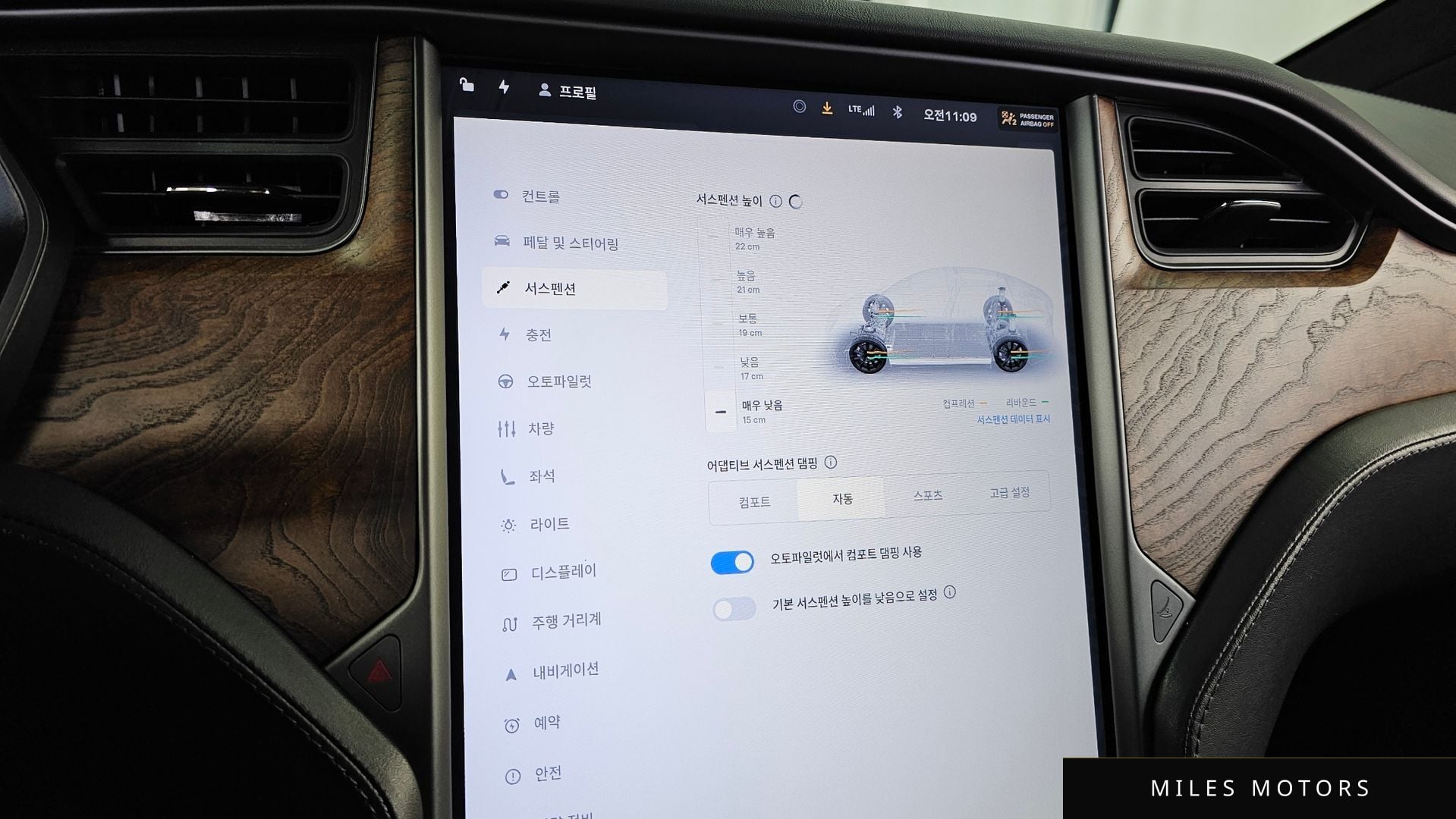 Tesla 모델 X 2020 — миниатюра 17