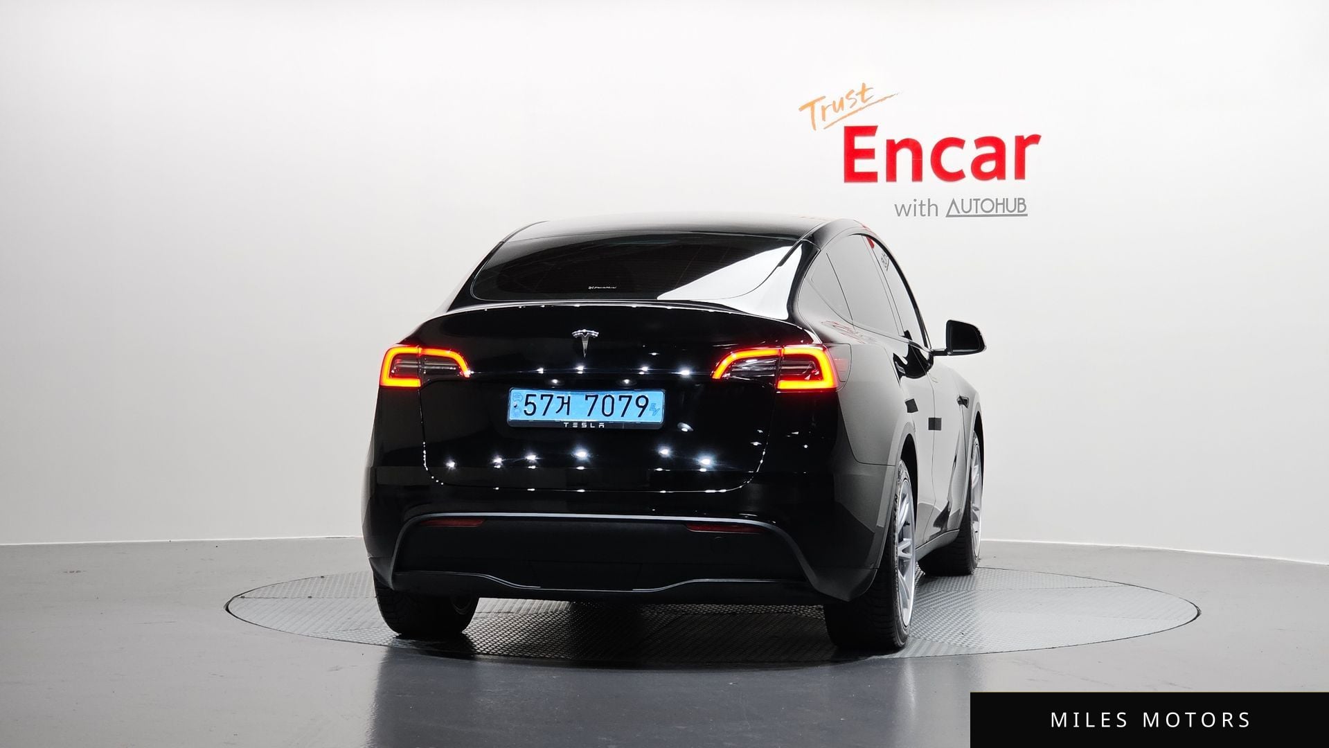 Tesla Model Y 2023 — миниатюра 4