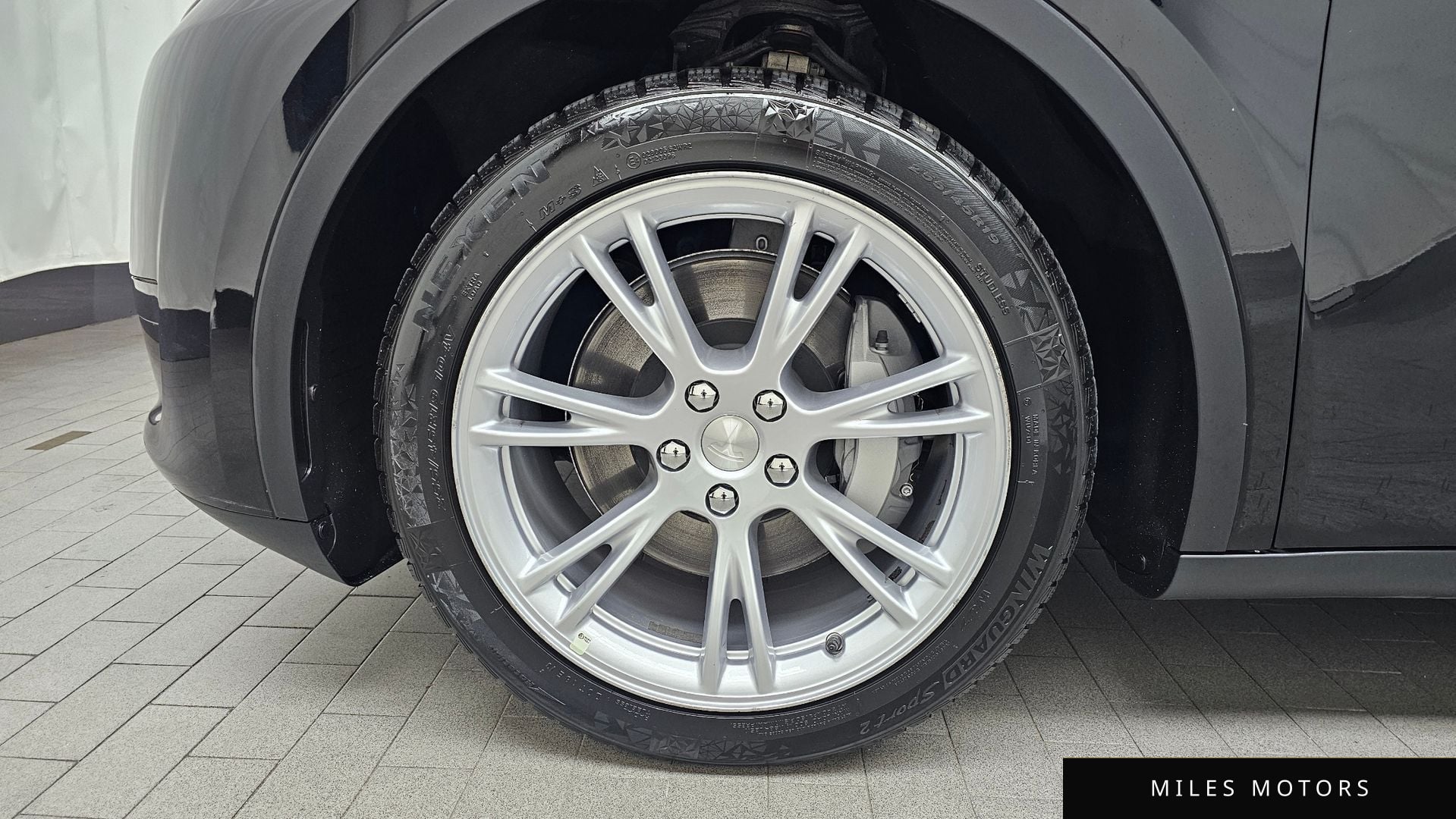 Tesla Model Y 2023 — миниатюра 5