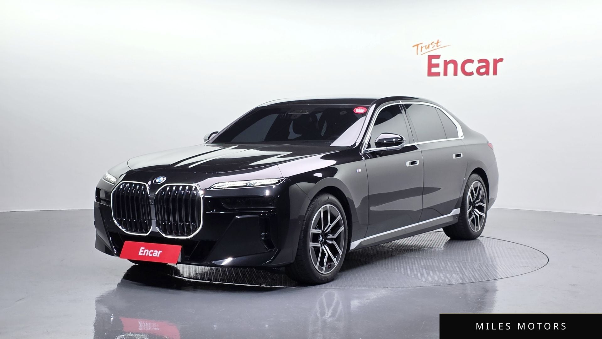 BMW 7 Series (G70) 2023 — фото 1 из 12