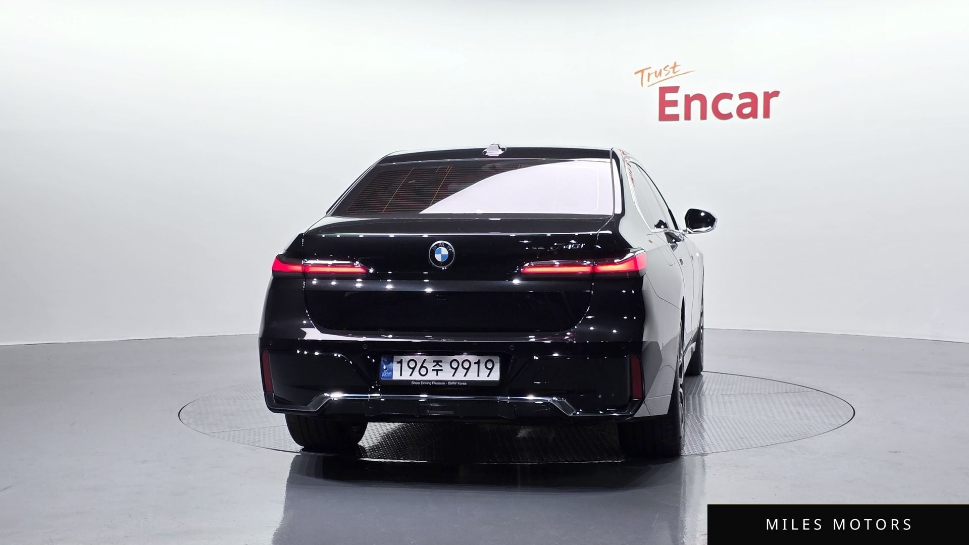 BMW 7 Series (G70) 2023 — миниатюра 4