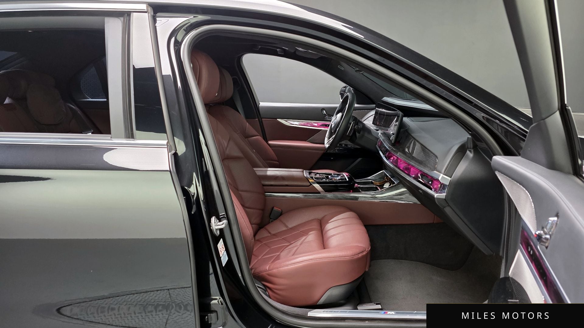 BMW 7 Series (G70) 2023 — миниатюра 10