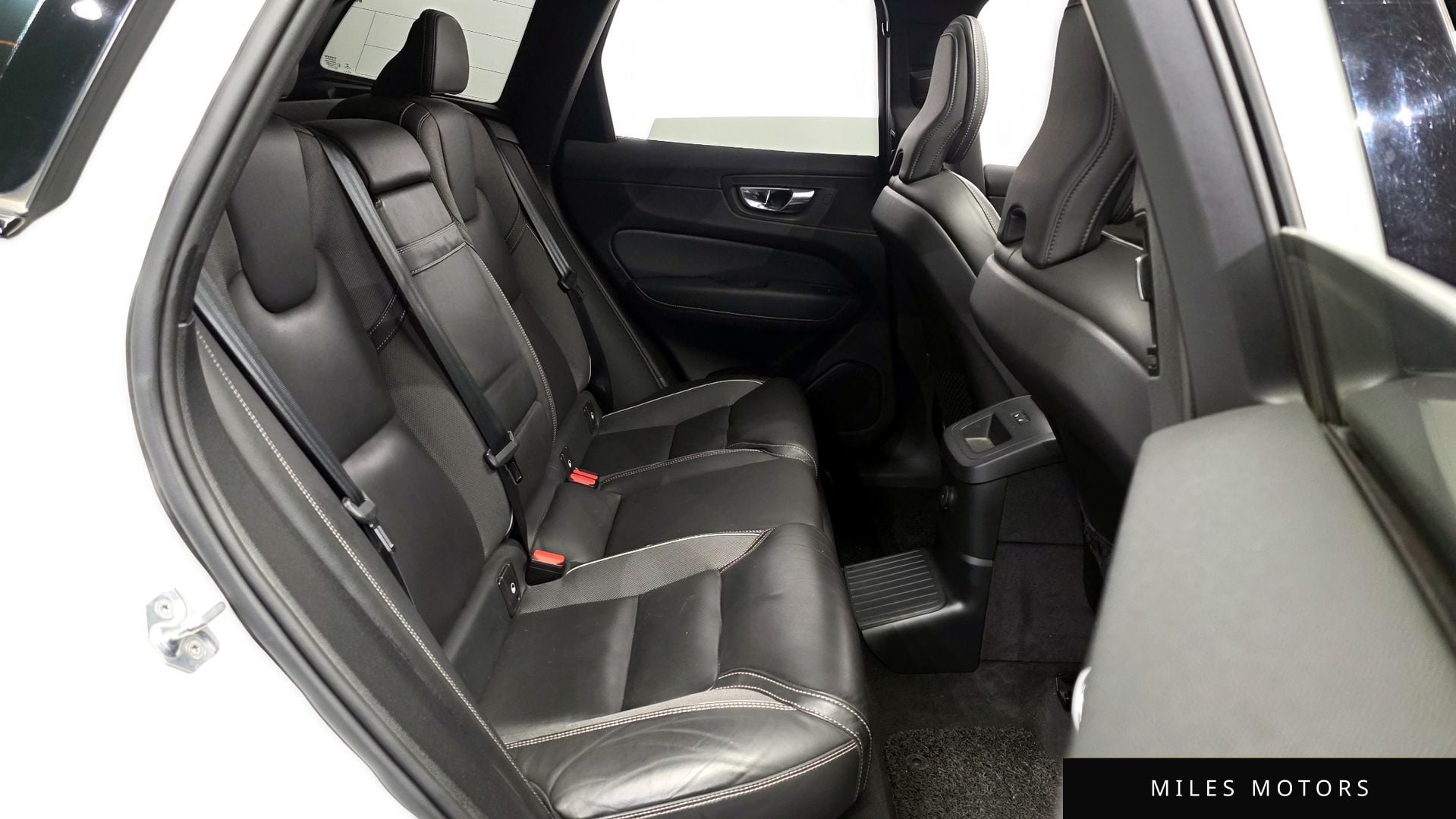 Volvo XC60 2021 — миниатюра 12