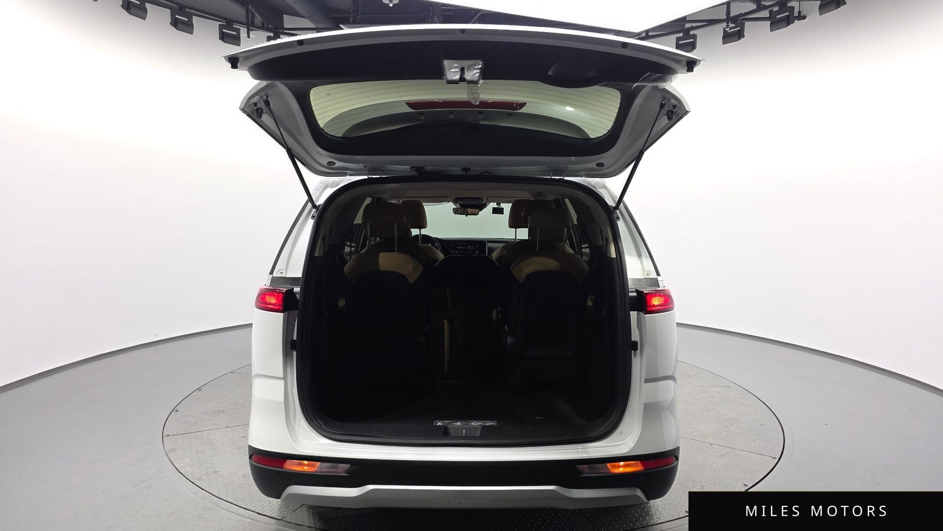 Kia Carnival 2023 — миниатюра 20