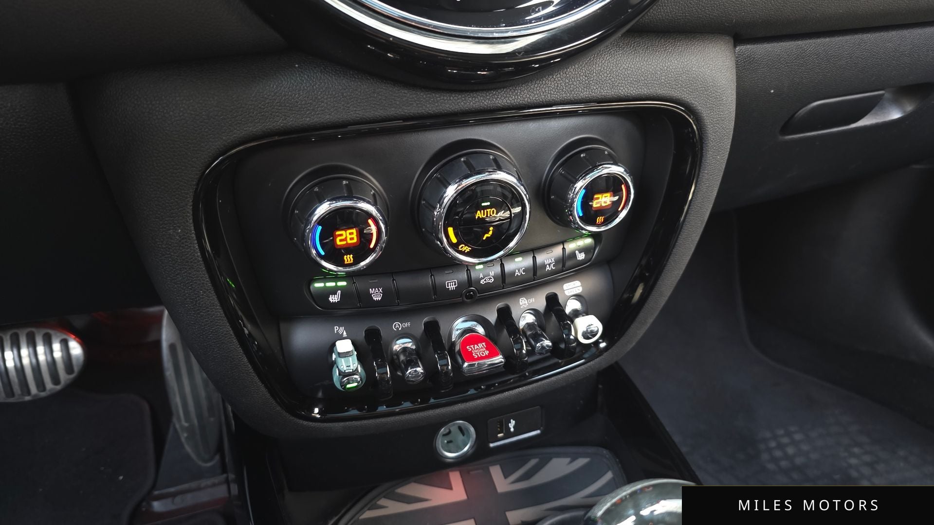 MINI 쿠퍼 S 클럽맨 2023 — миниатюра 17