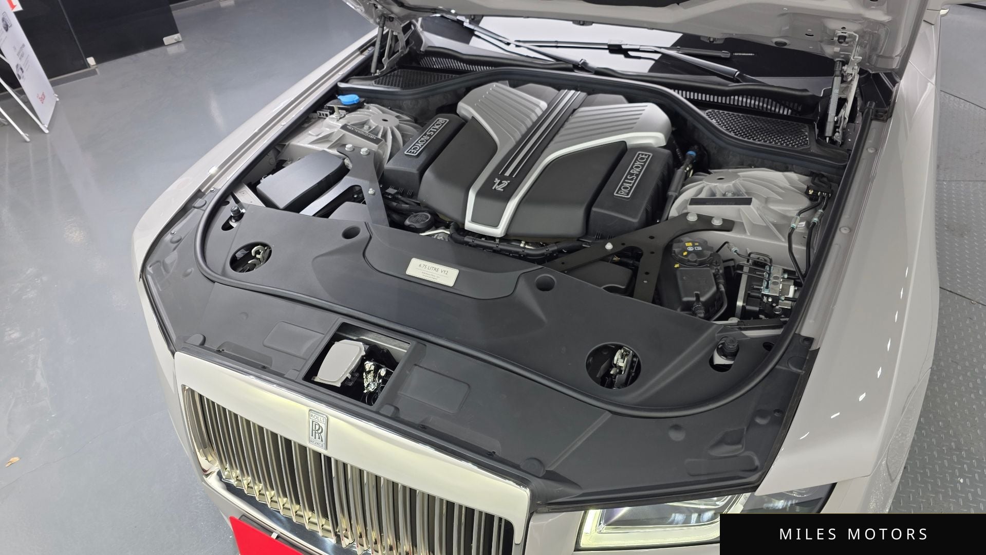 Rolls-Royce 고스트 2024 — миниатюра 6