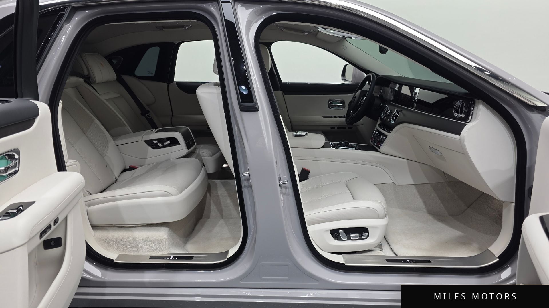Rolls-Royce 고스트 2024 — миниатюра 15