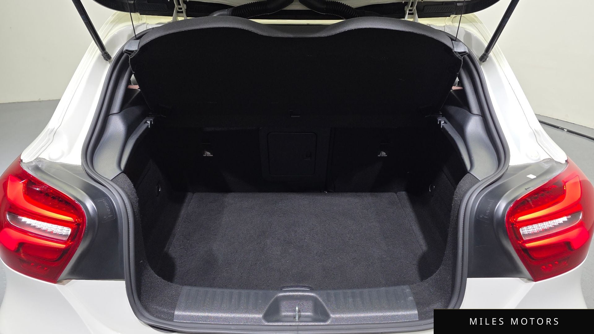 Mercedes-Benz A-클래스 W176 2015 — миниатюра 20