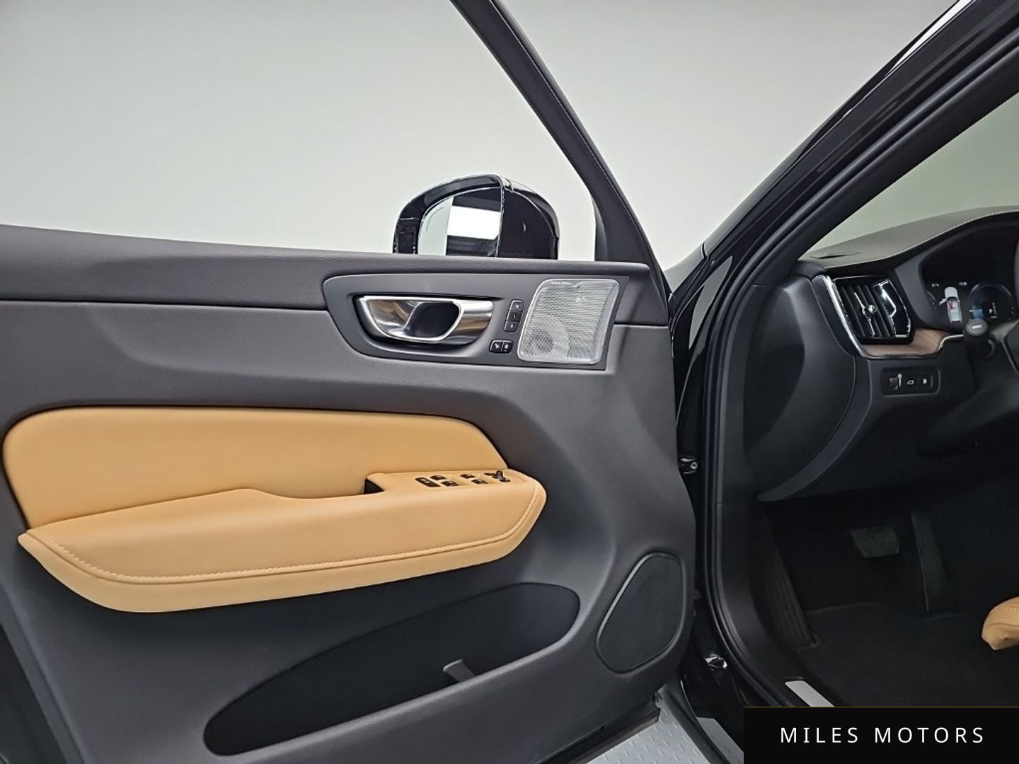 Volvo XC60 2021 — миниатюра 11