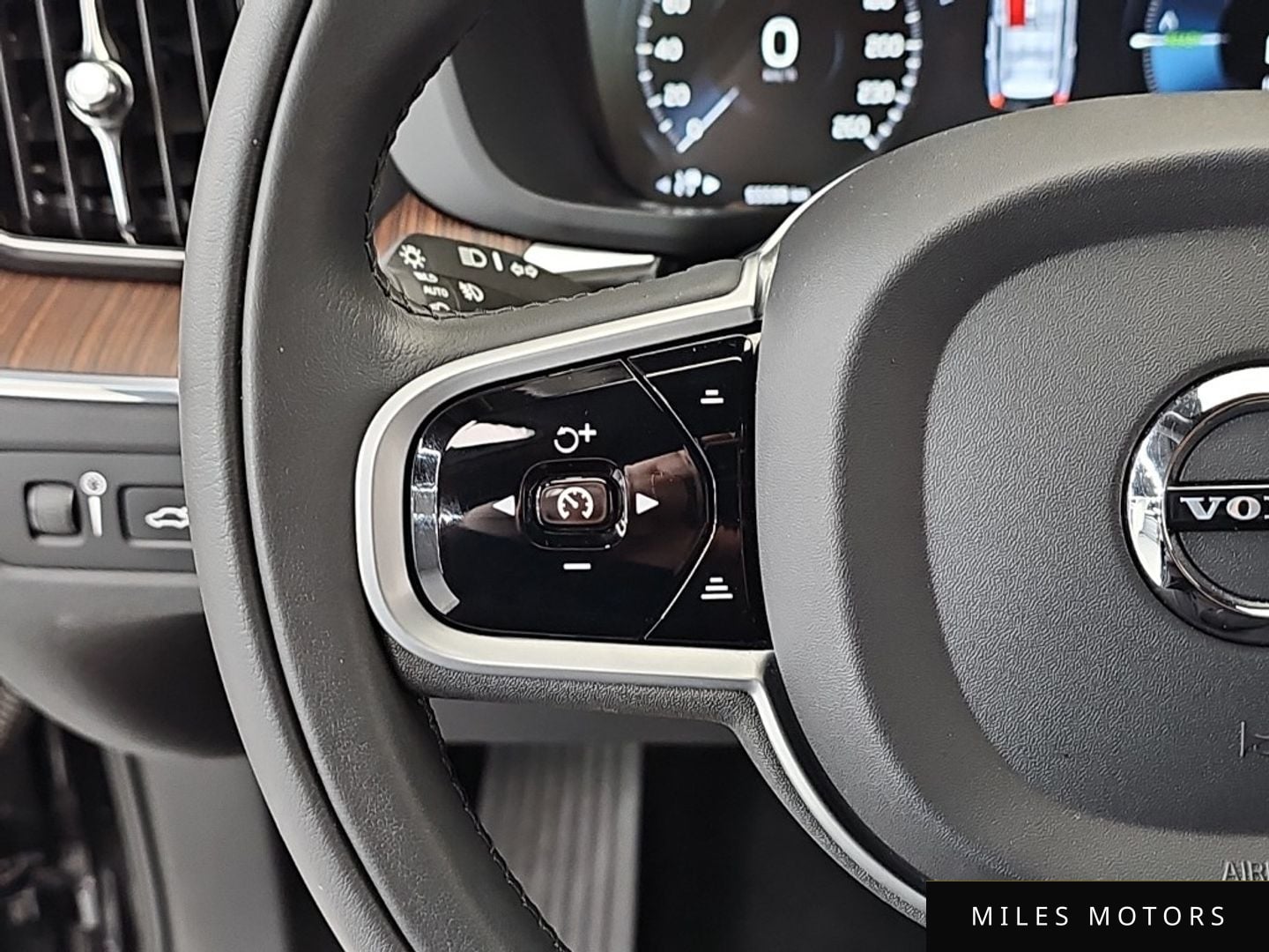 Volvo XC60 2021 — миниатюра 13