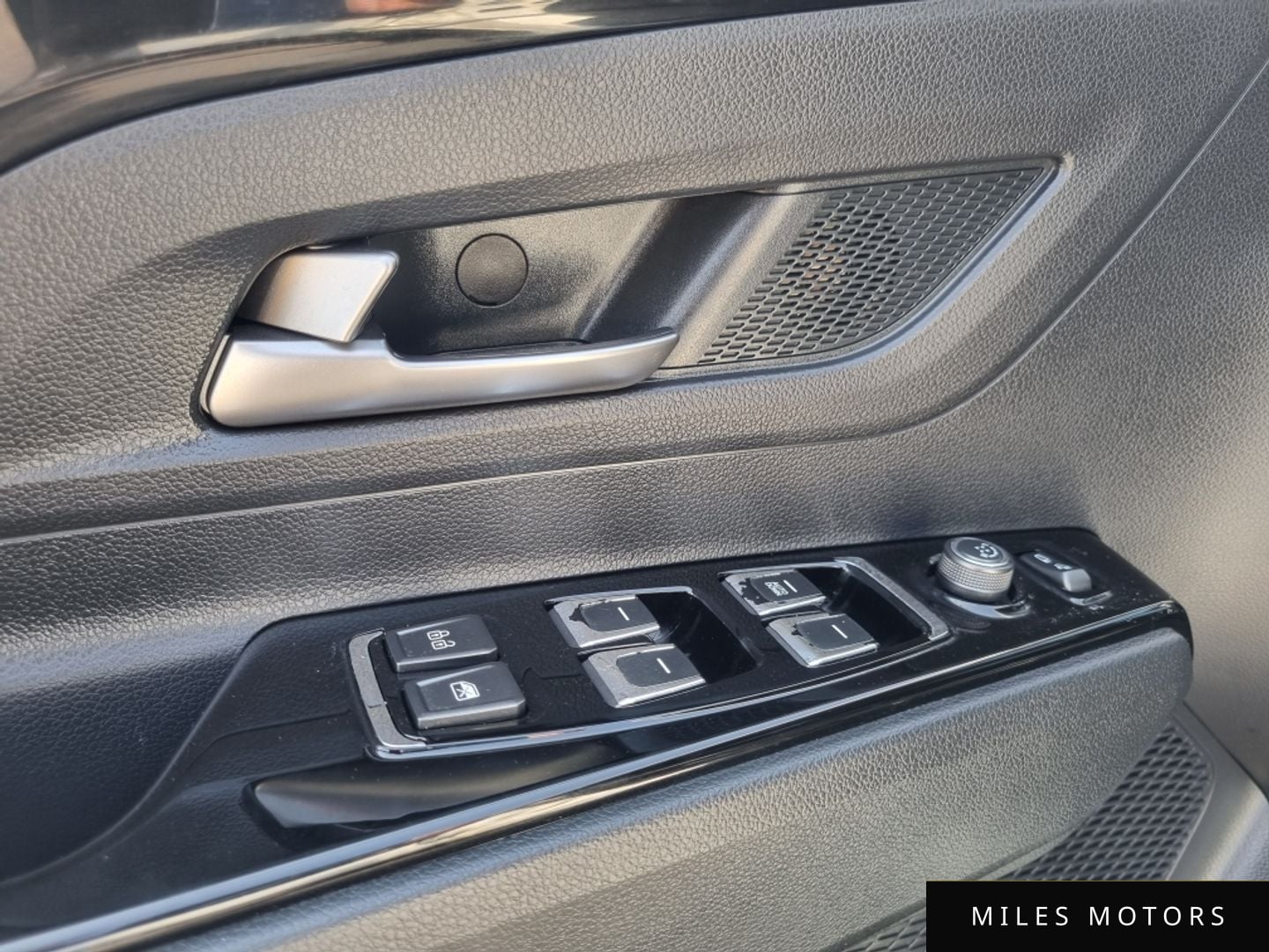 KG Mobility Beautiful Korando 2021 — миниатюра 11
