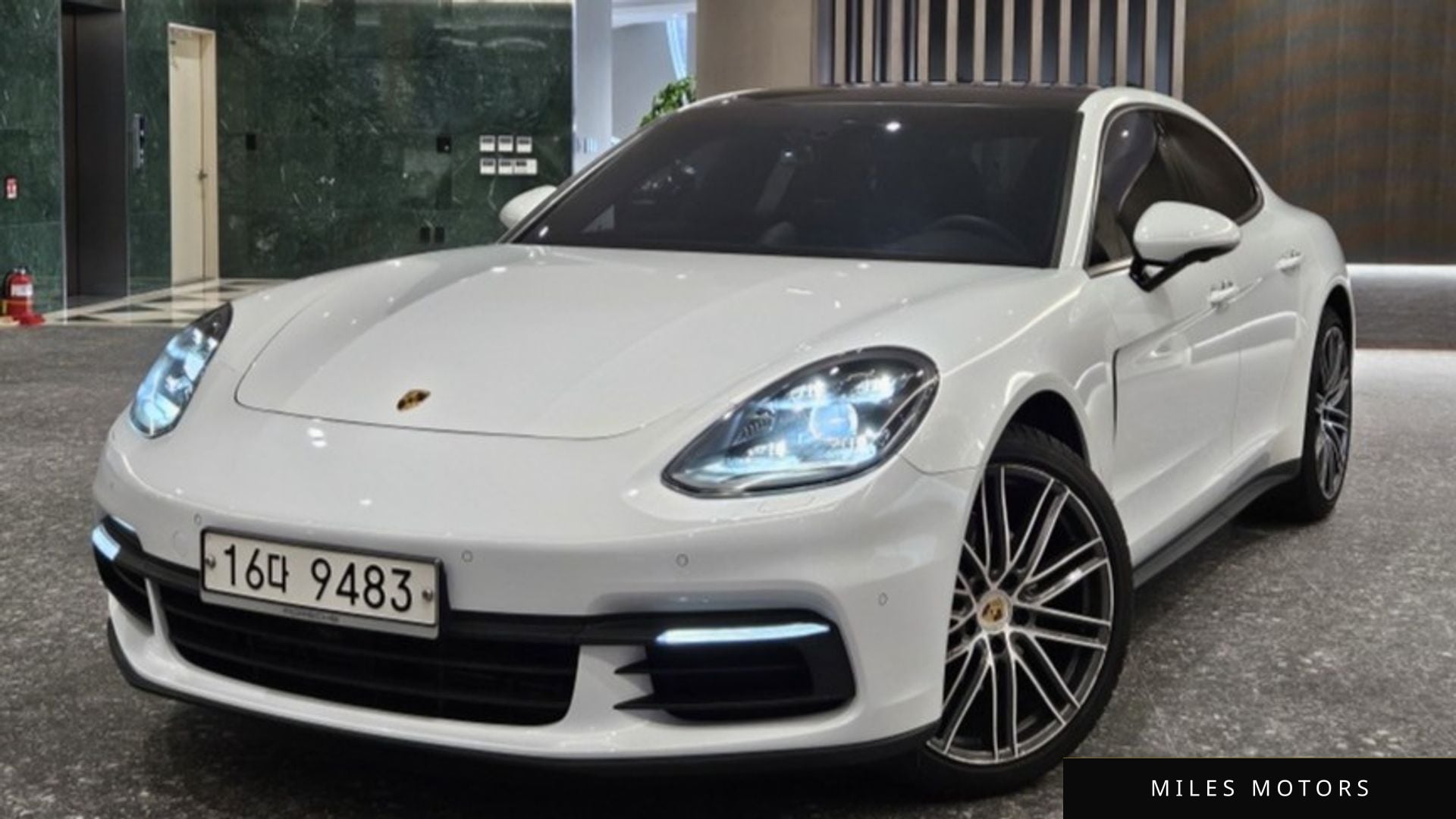 Porsche Panamera 2019 — фото 1 из 12