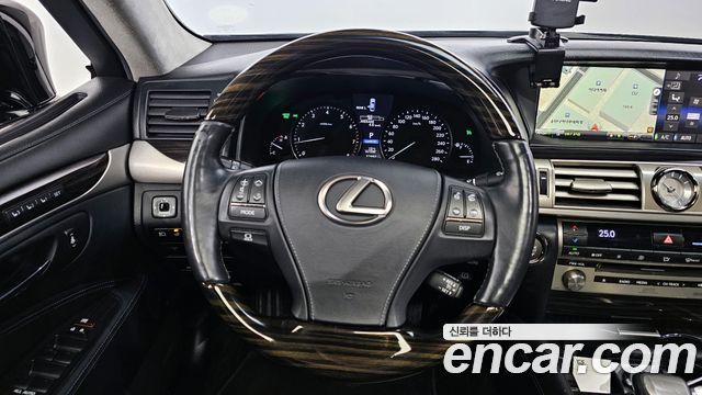 Лексус LS460 2015 — миниатюра 13