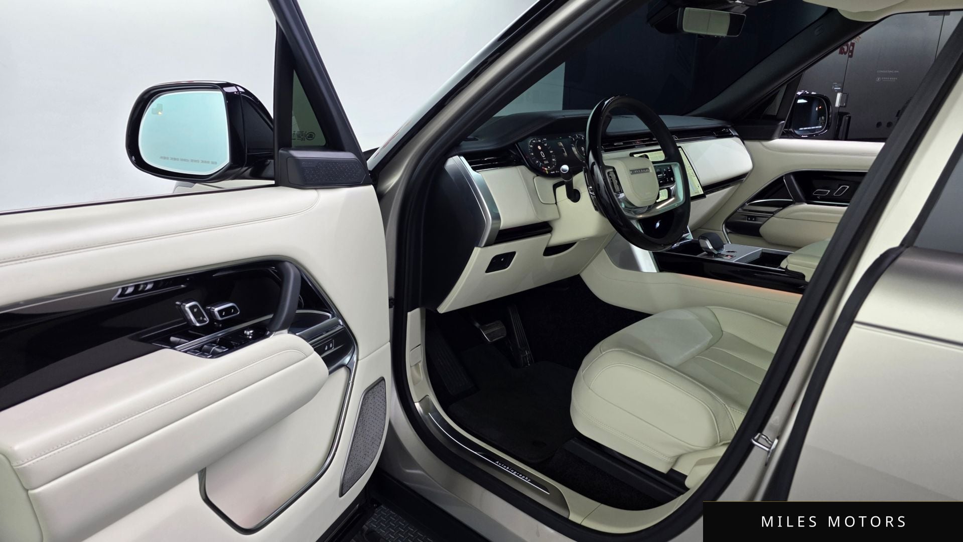 Land Rover Range Rover 2025 — миниатюра 10