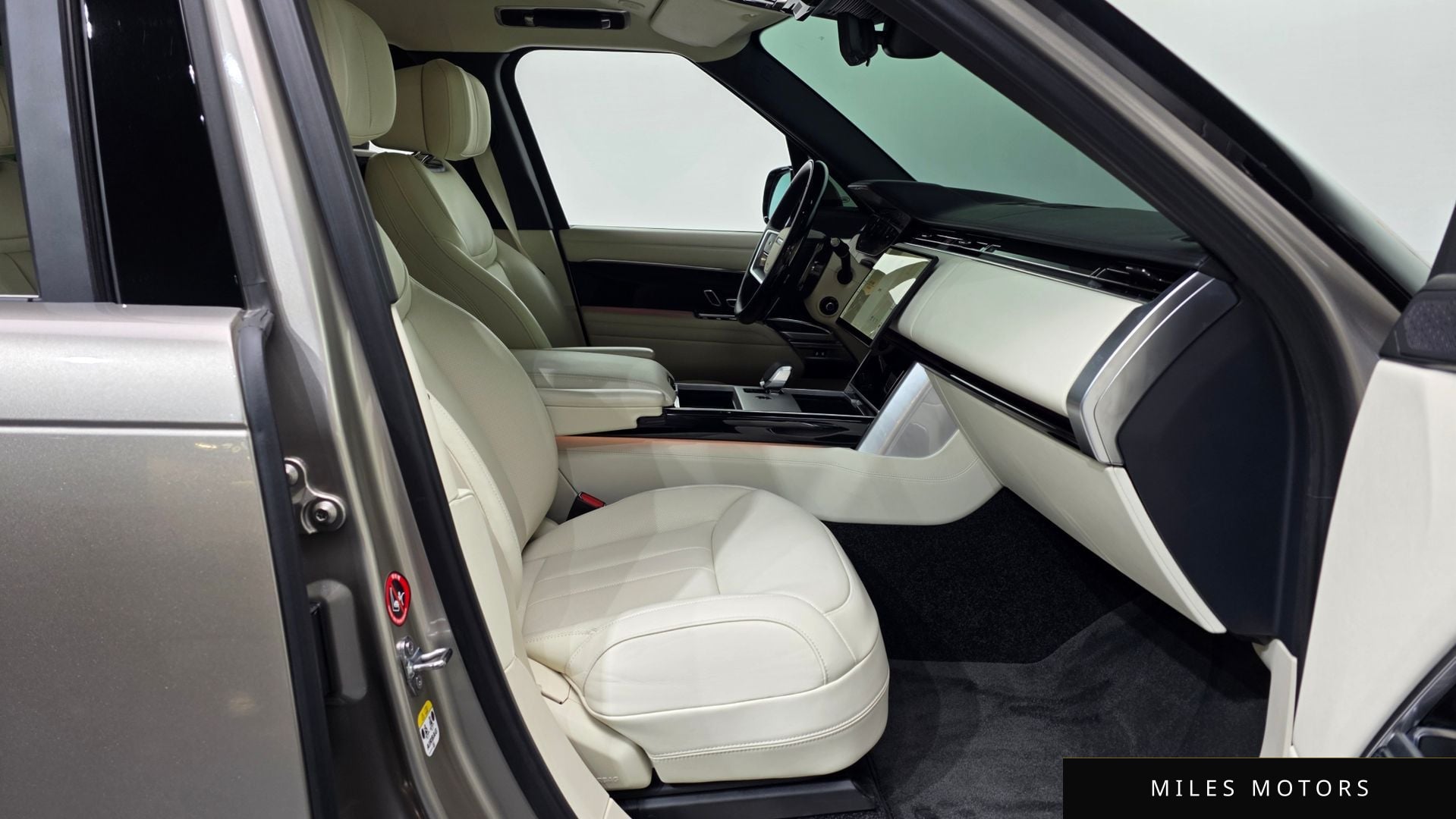 Land Rover Range Rover 2025 — миниатюра 11