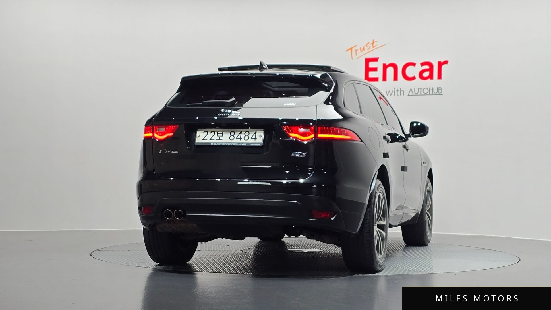 Jaguar F-PACE 2017 — миниатюра 4