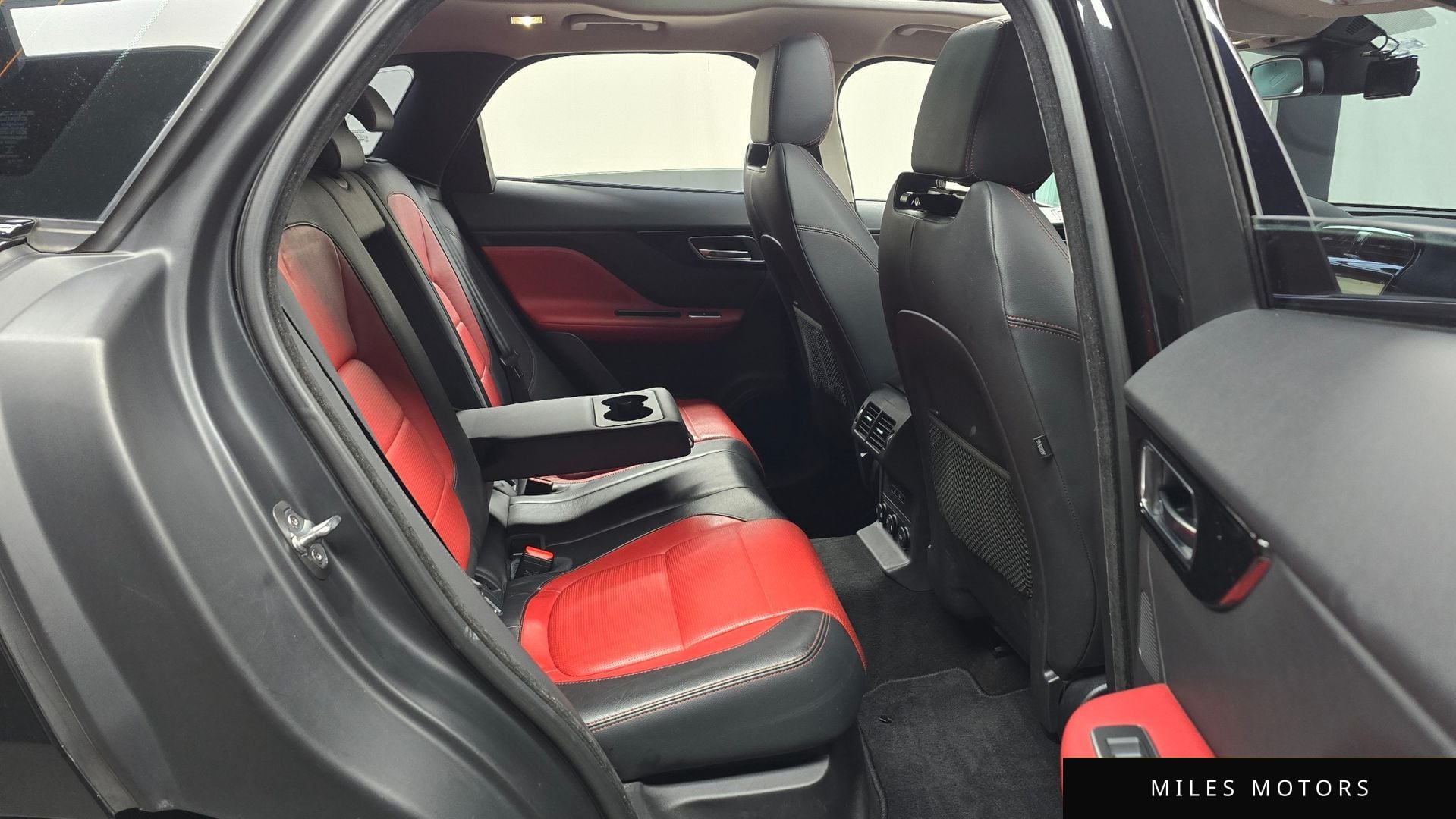 Jaguar F-PACE 2017 — миниатюра 12