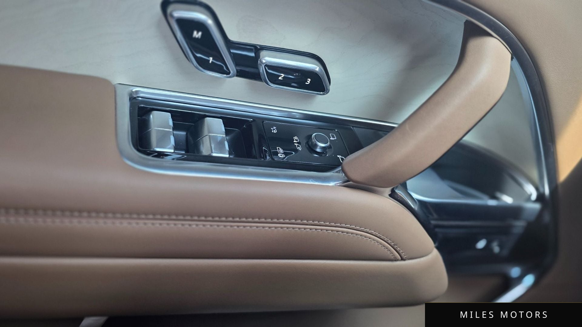 Land Rover Range Rover 2024 — миниатюра 15