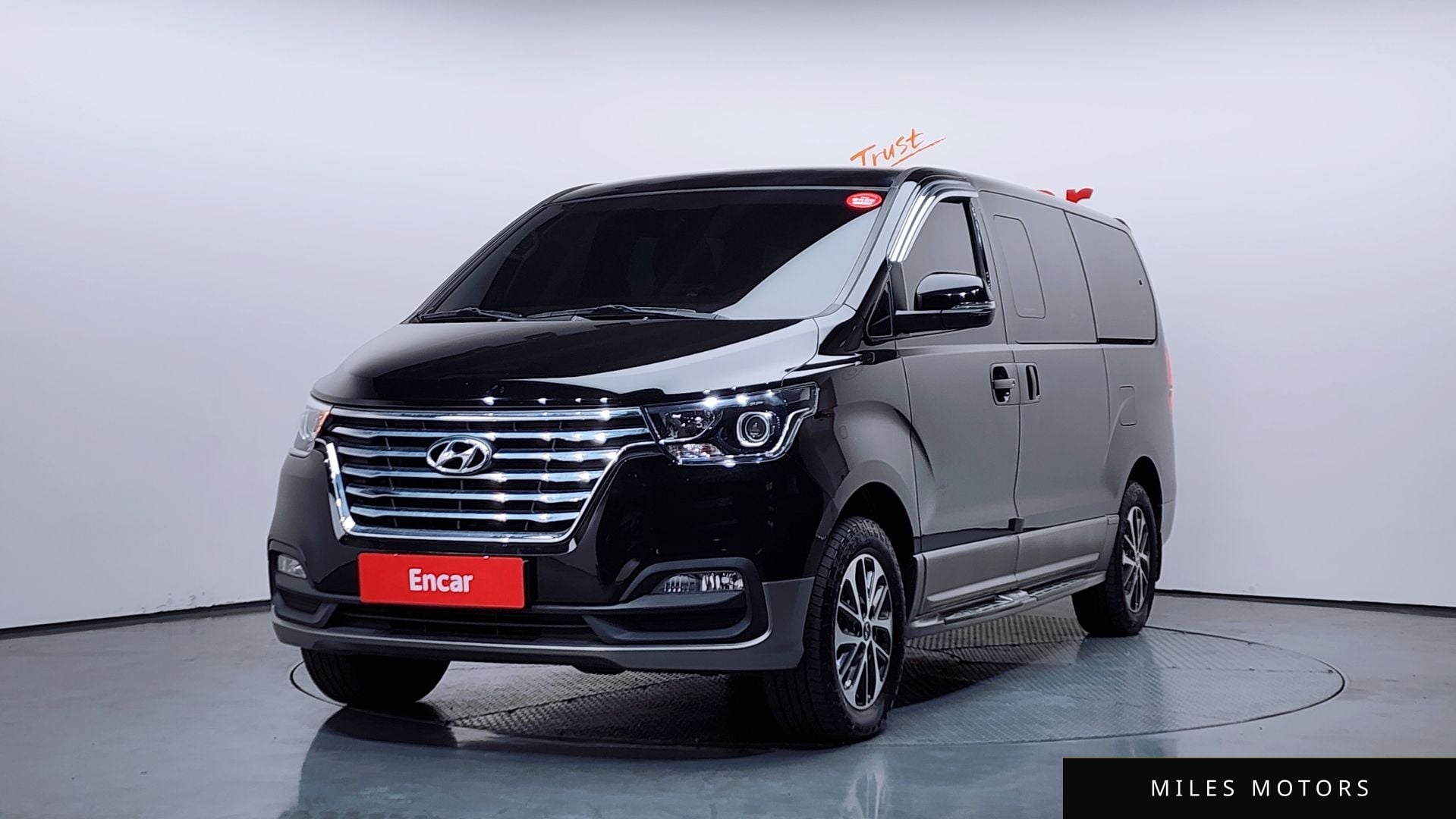 Hyundai Starex 2020 — фото 1 из 12