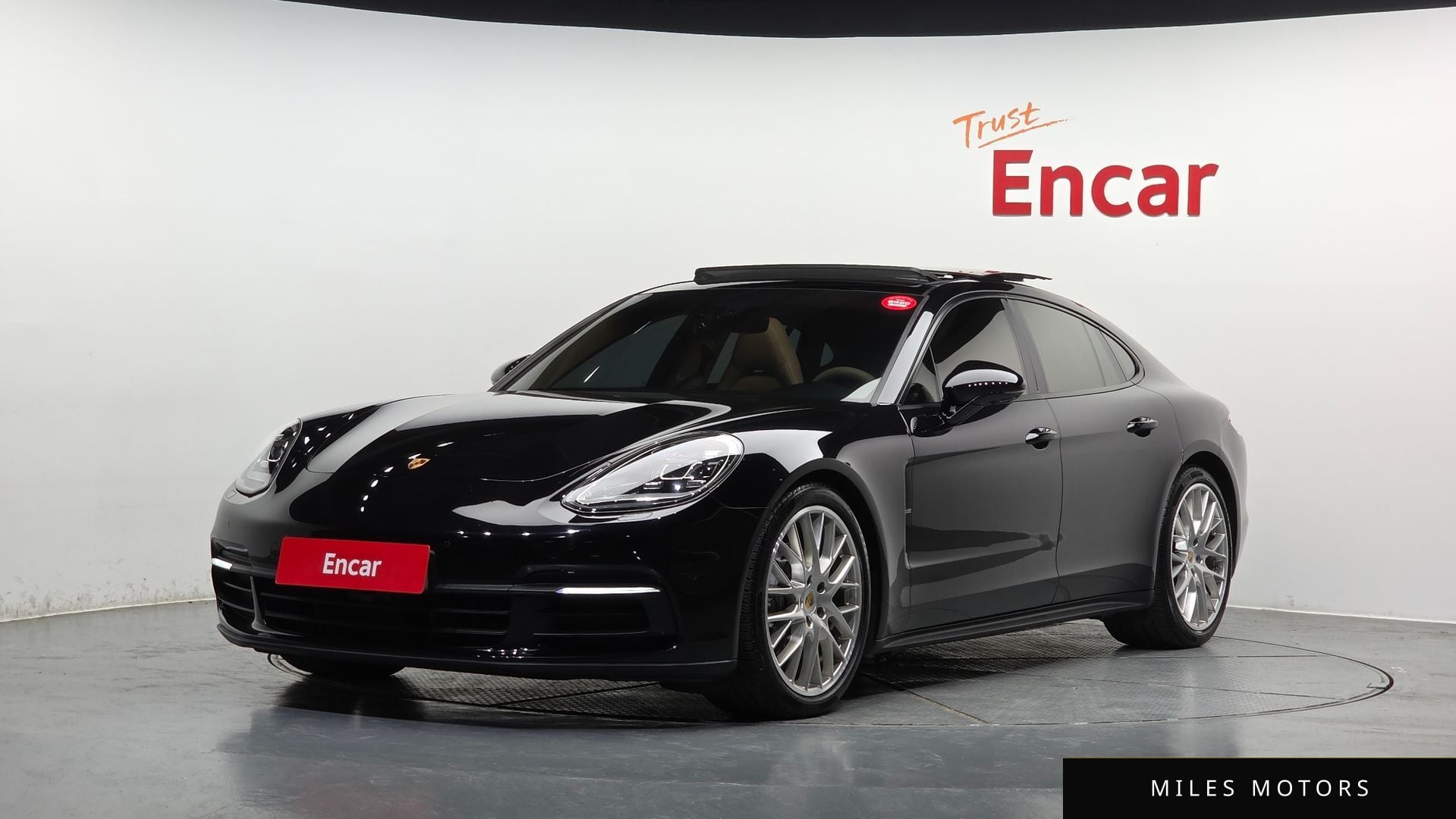 Porsche Panamera 2018 — фото 1 из 12