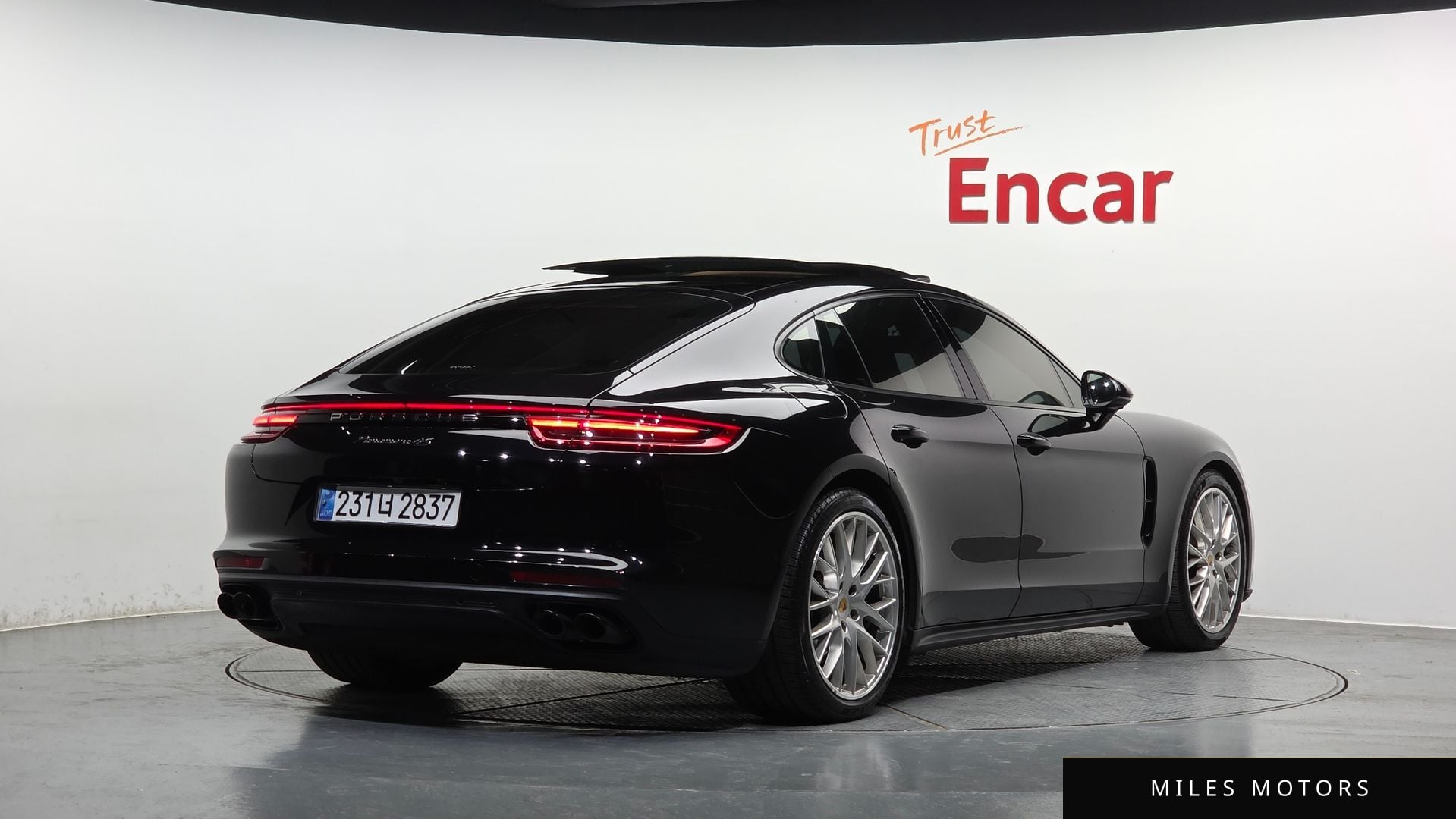 Porsche Panamera 2018 — миниатюра 2