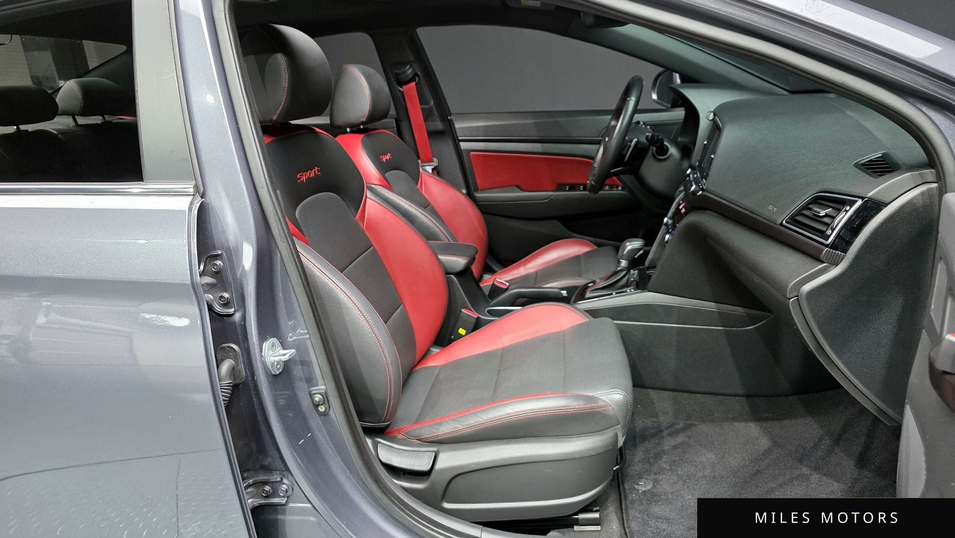 Hyundai AVANTE 2017 — миниатюра 11