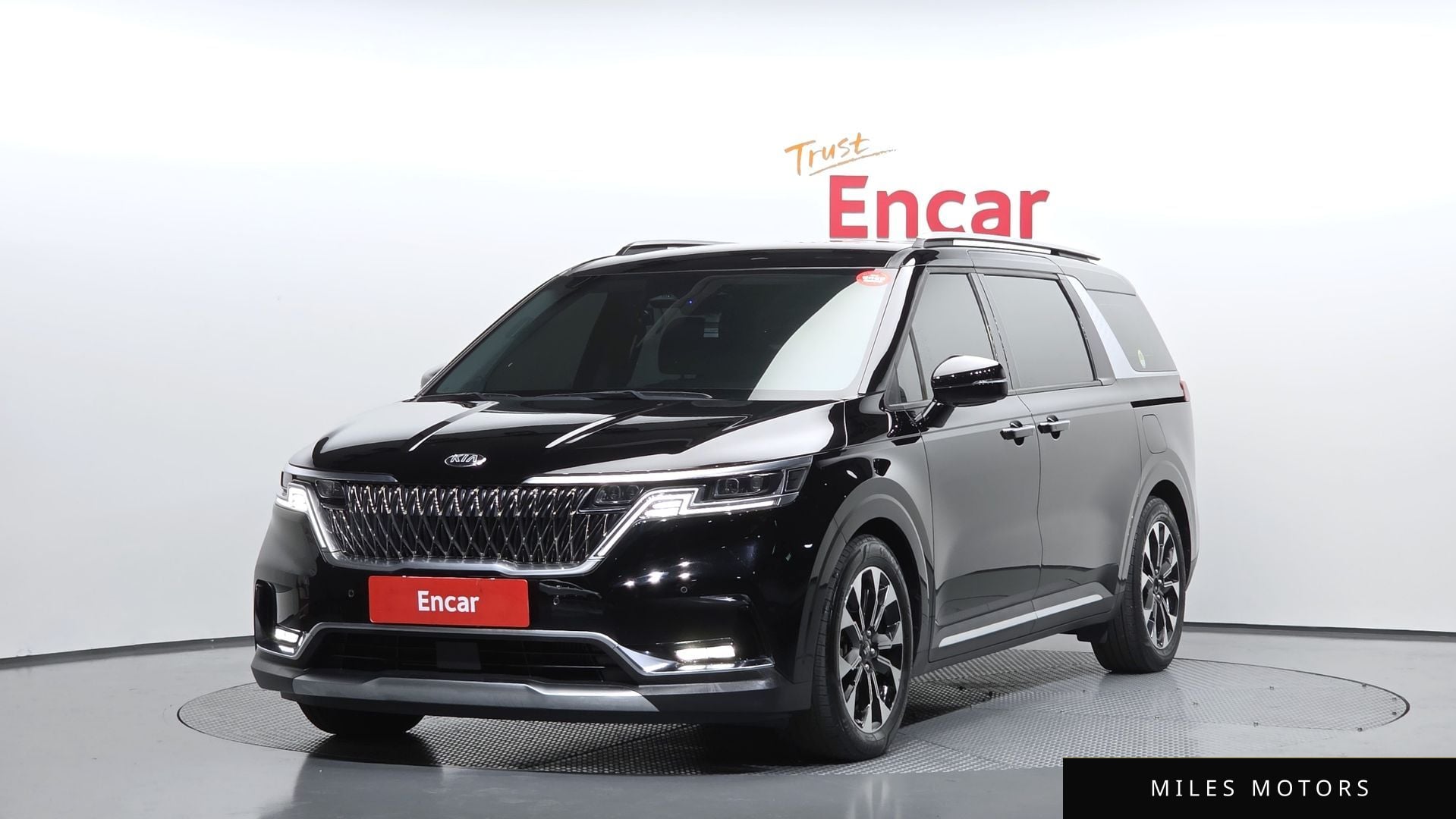 Kia Carnival 2021 — фото 1 из 12
