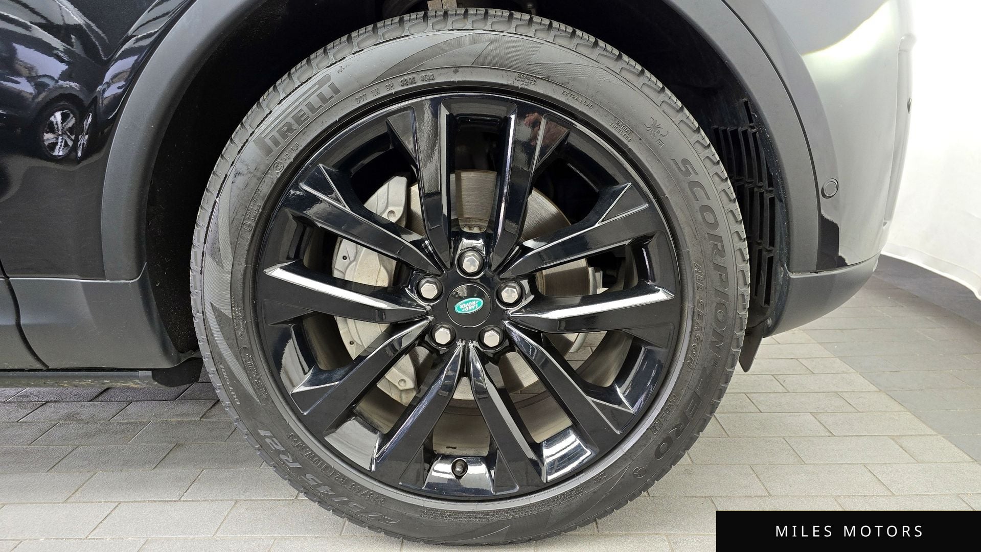 Land Rover Discovery 2023 — миниатюра 5
