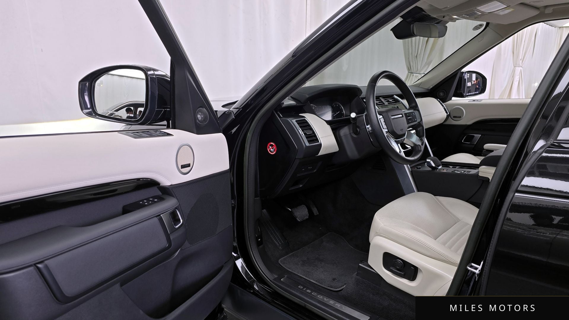 Land Rover Discovery 2023 — миниатюра 10