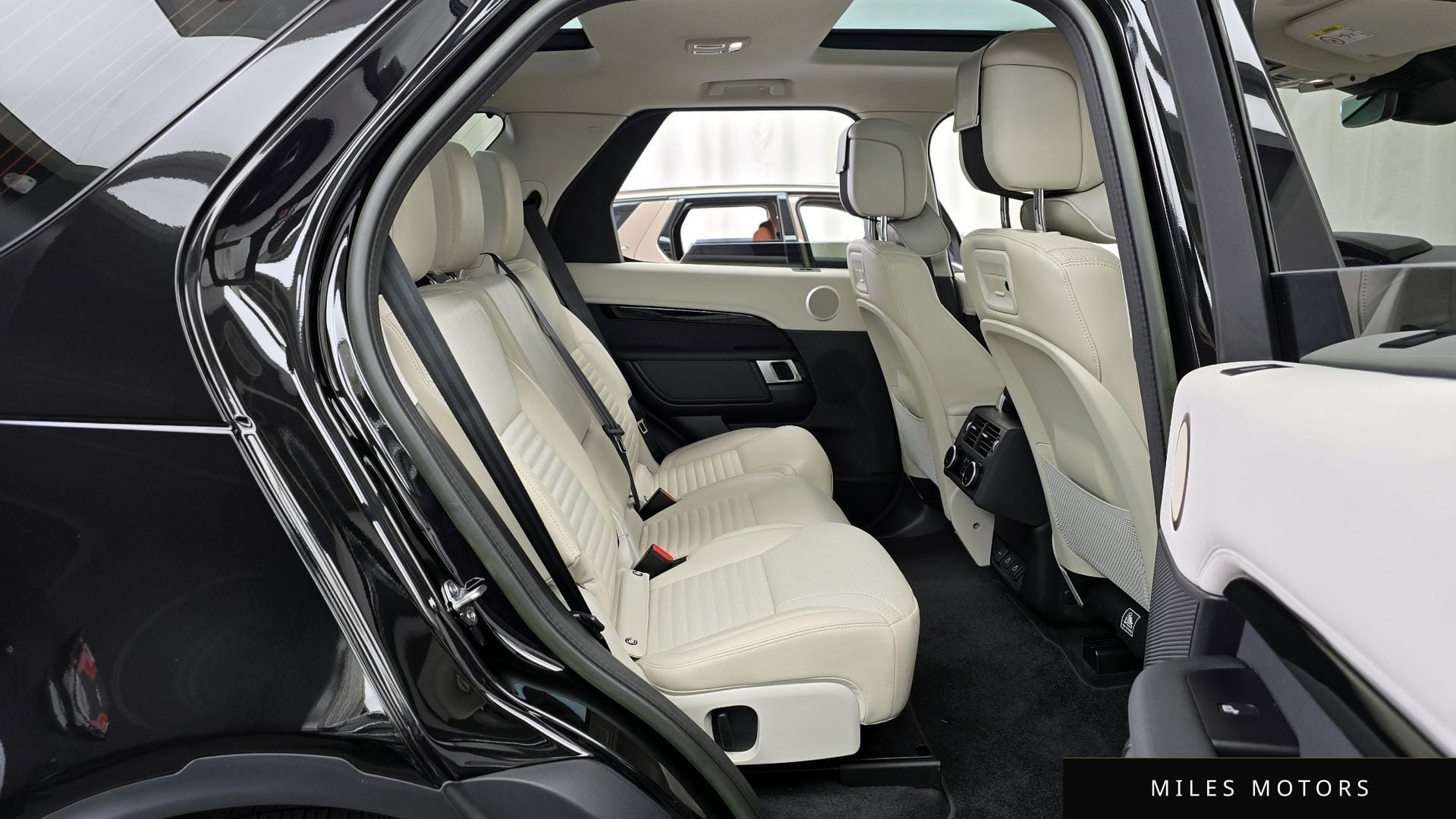 Land Rover Discovery 2023 — миниатюра 12