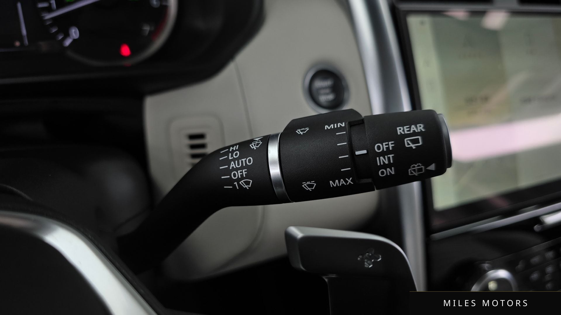 Land Rover Discovery 2023 — миниатюра 16