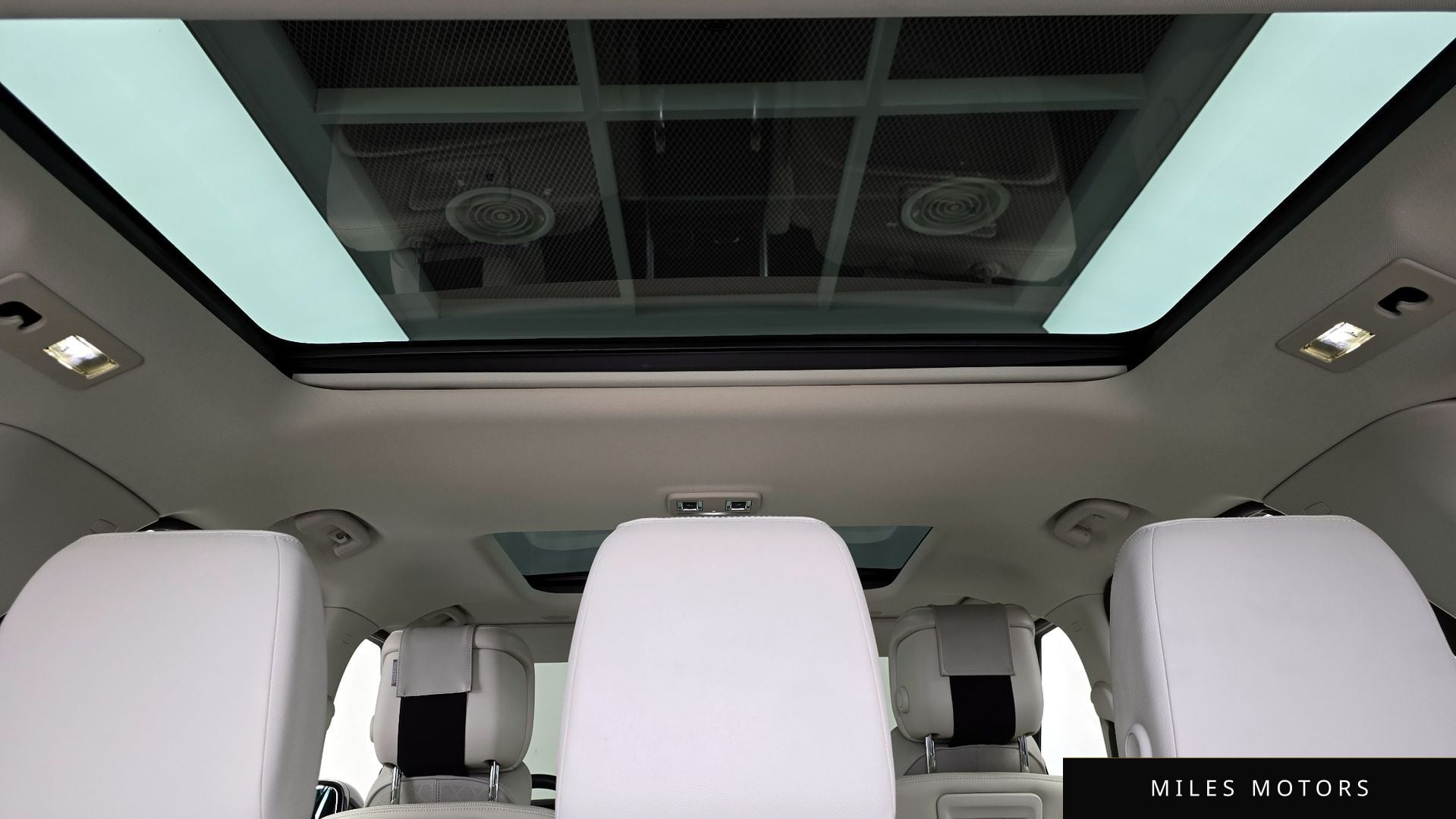Land Rover Discovery 2023 — миниатюра 18