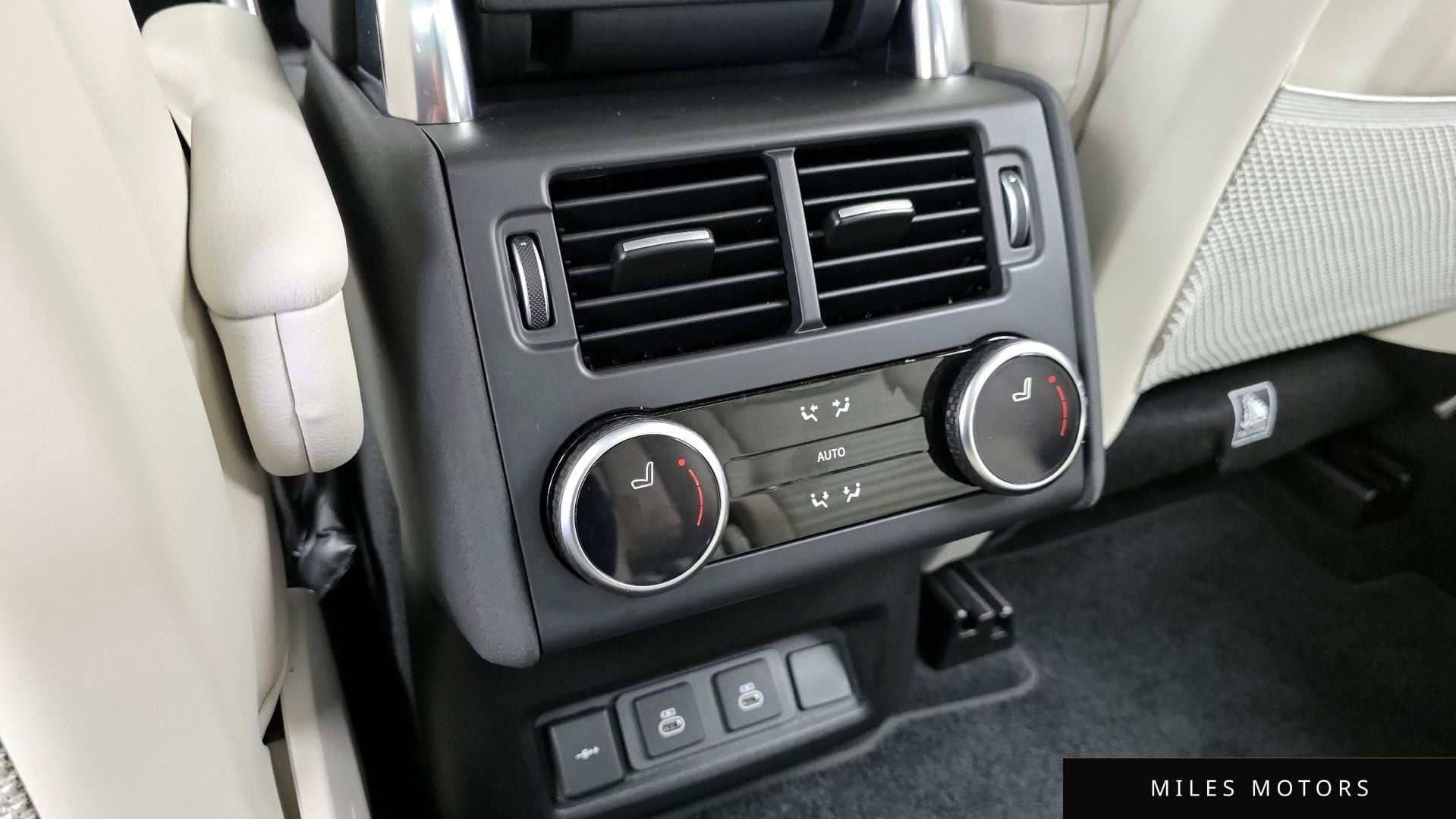 Land Rover Discovery 2023 — миниатюра 19