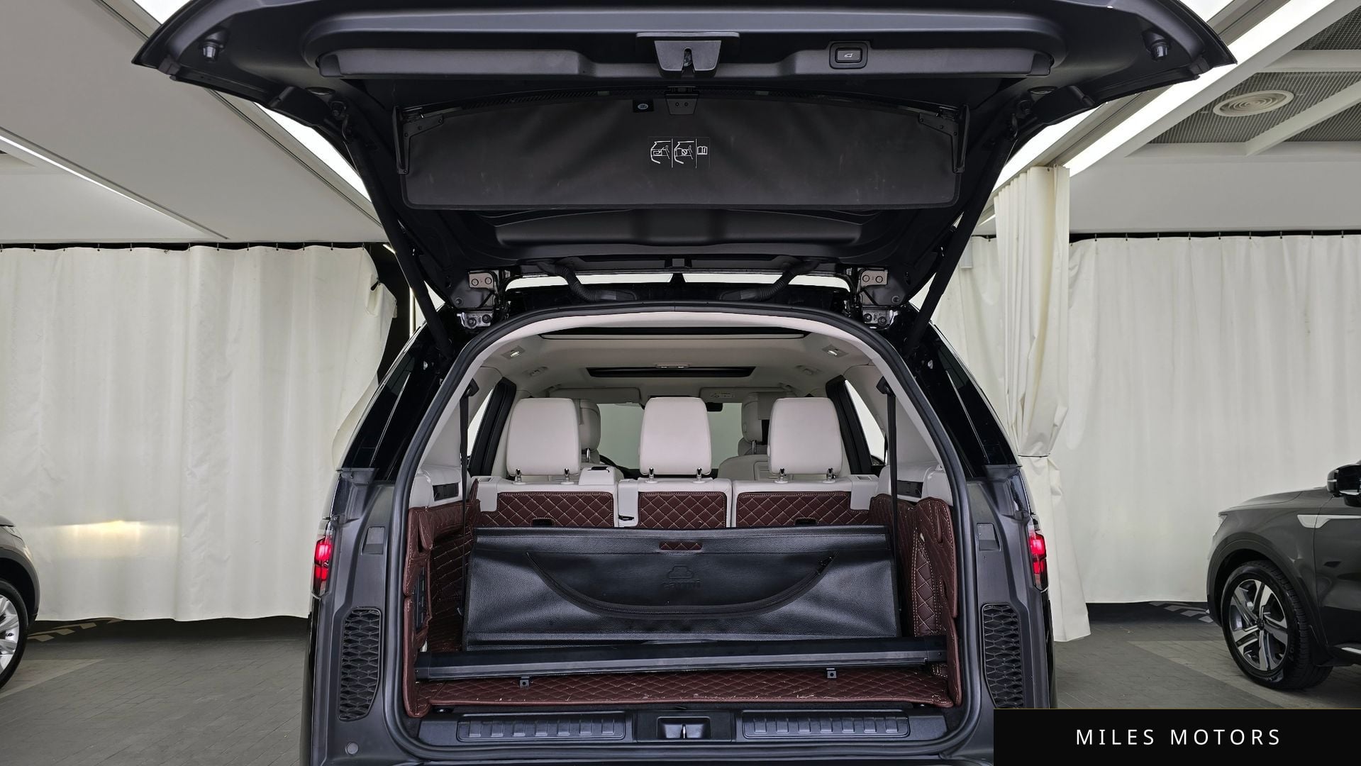 Land Rover Discovery 2023 — миниатюра 20