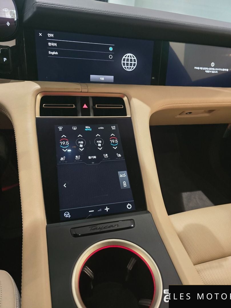 Porsche Taycan 2021 — миниатюра 9