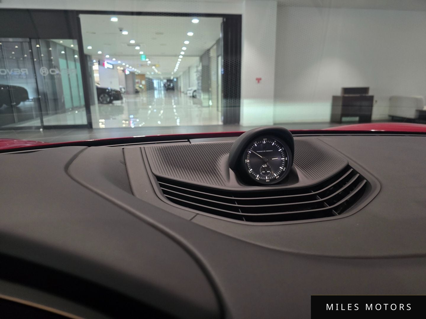 Porsche Taycan 2021 — миниатюра 11