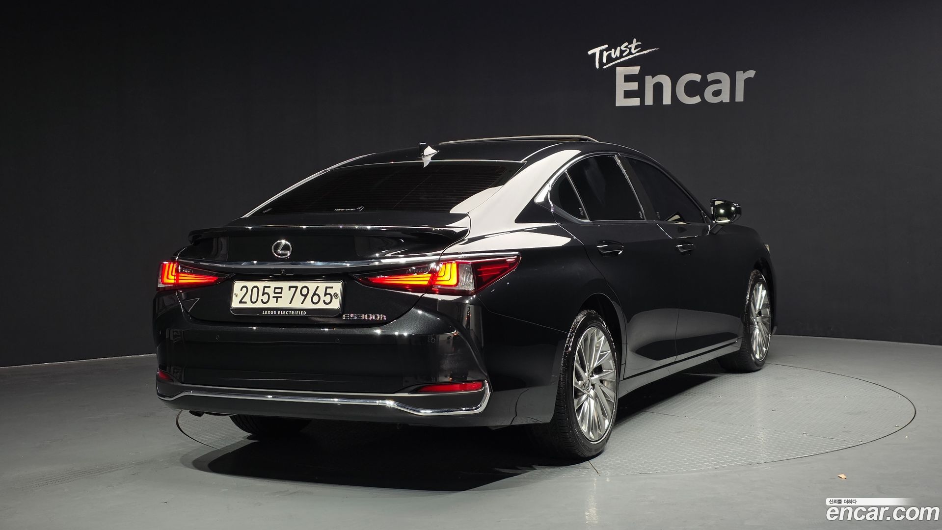 Лексус ES300h 2023 — миниатюра 2
